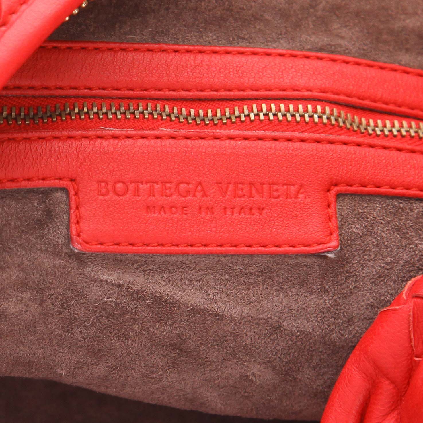 Sac à main Bottega Veneta  Veneta en cuir intrecciato rouge - Detail D2