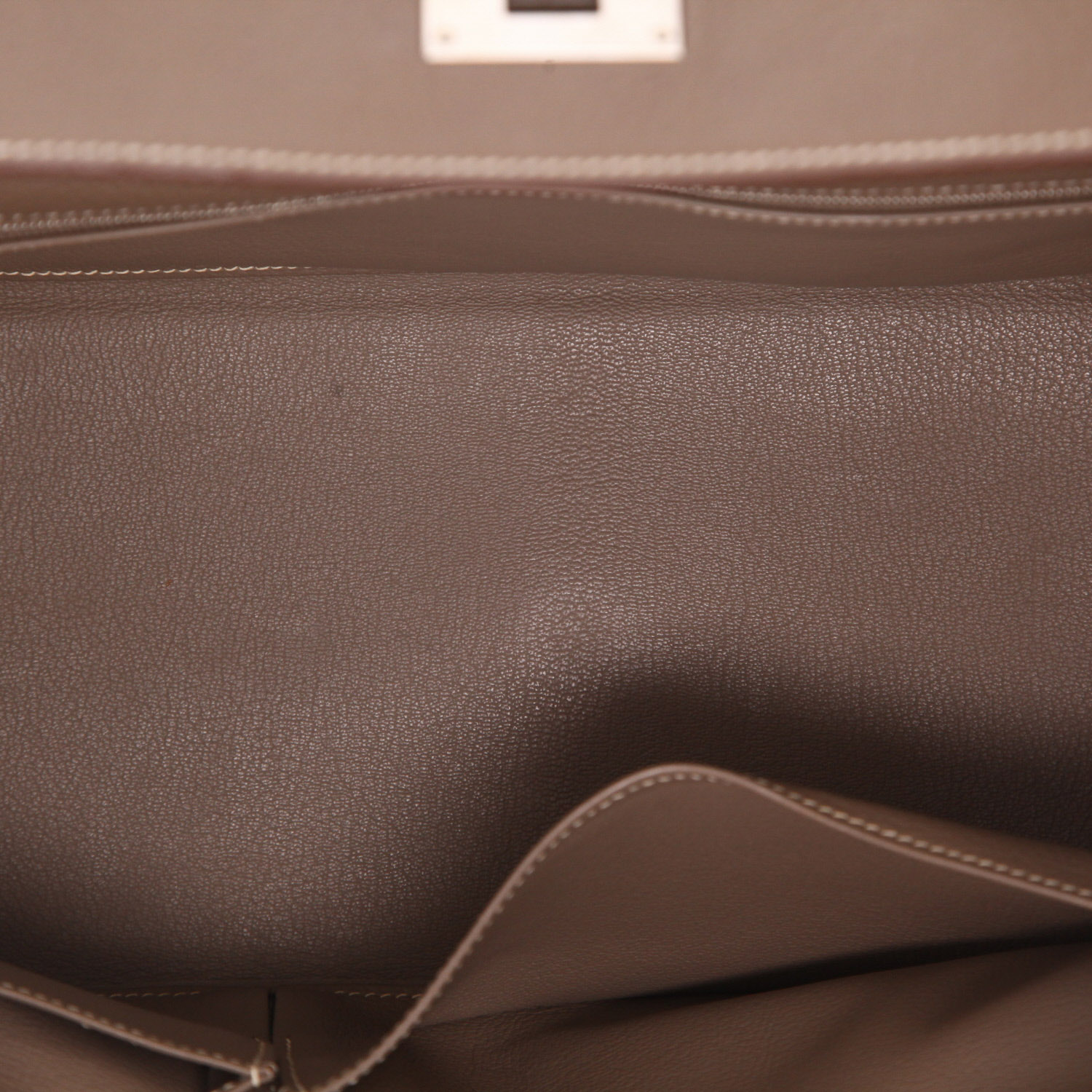 Hermès  Kelly Shoulder handbag  in etoupe togo leather - Detail D3