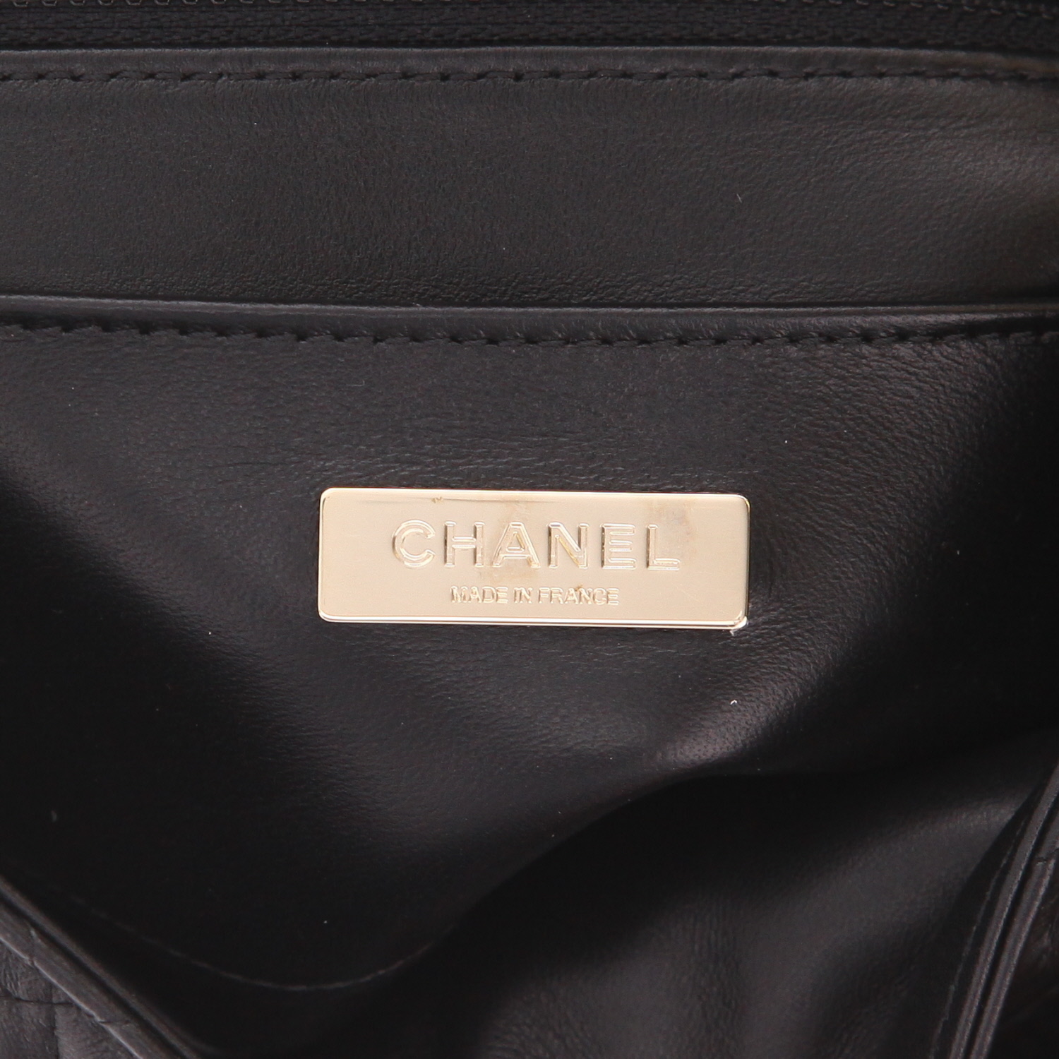 Sac à main Chanel  Timeless Classic en cuir matelassé noir et rose - Detail D2