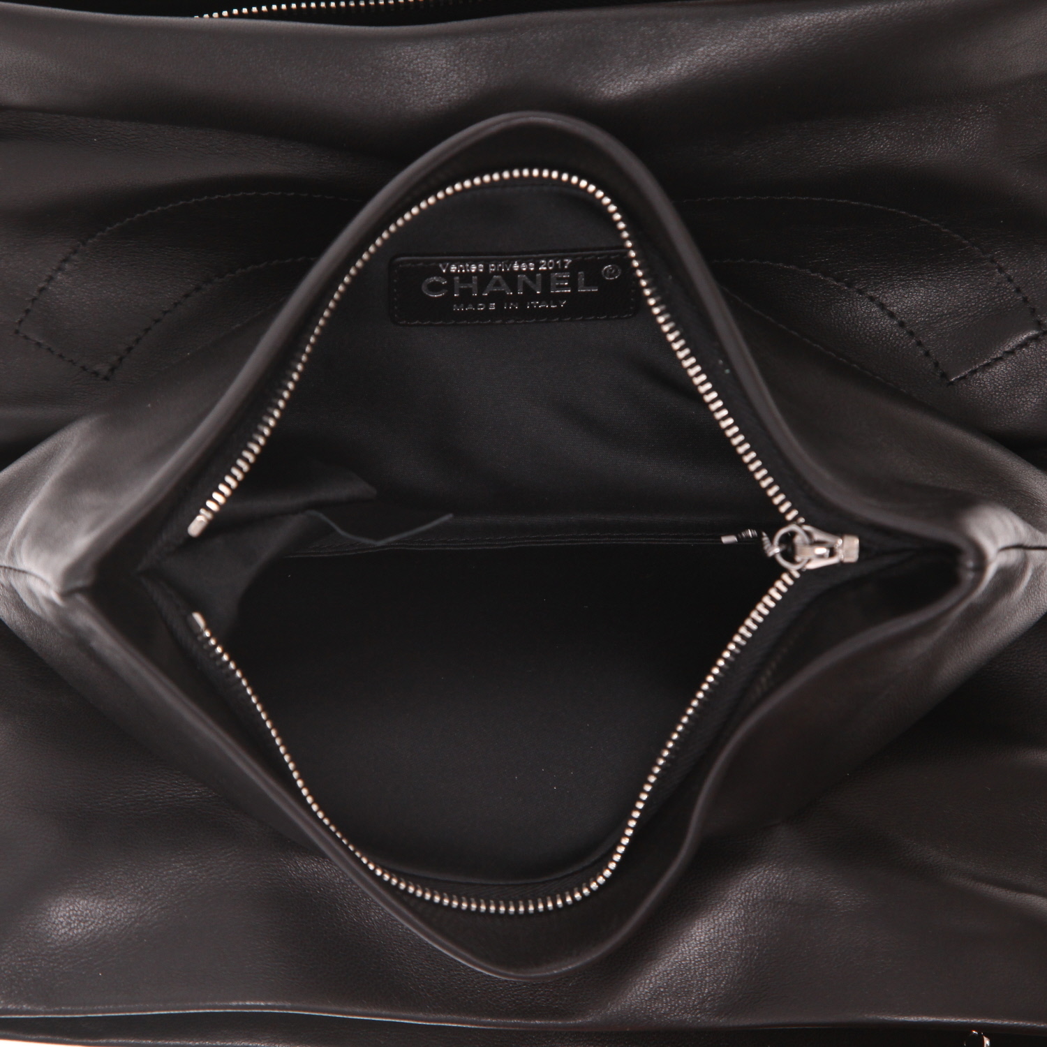 Bolsito de mano Chanel   en cuero negro - Detail D2