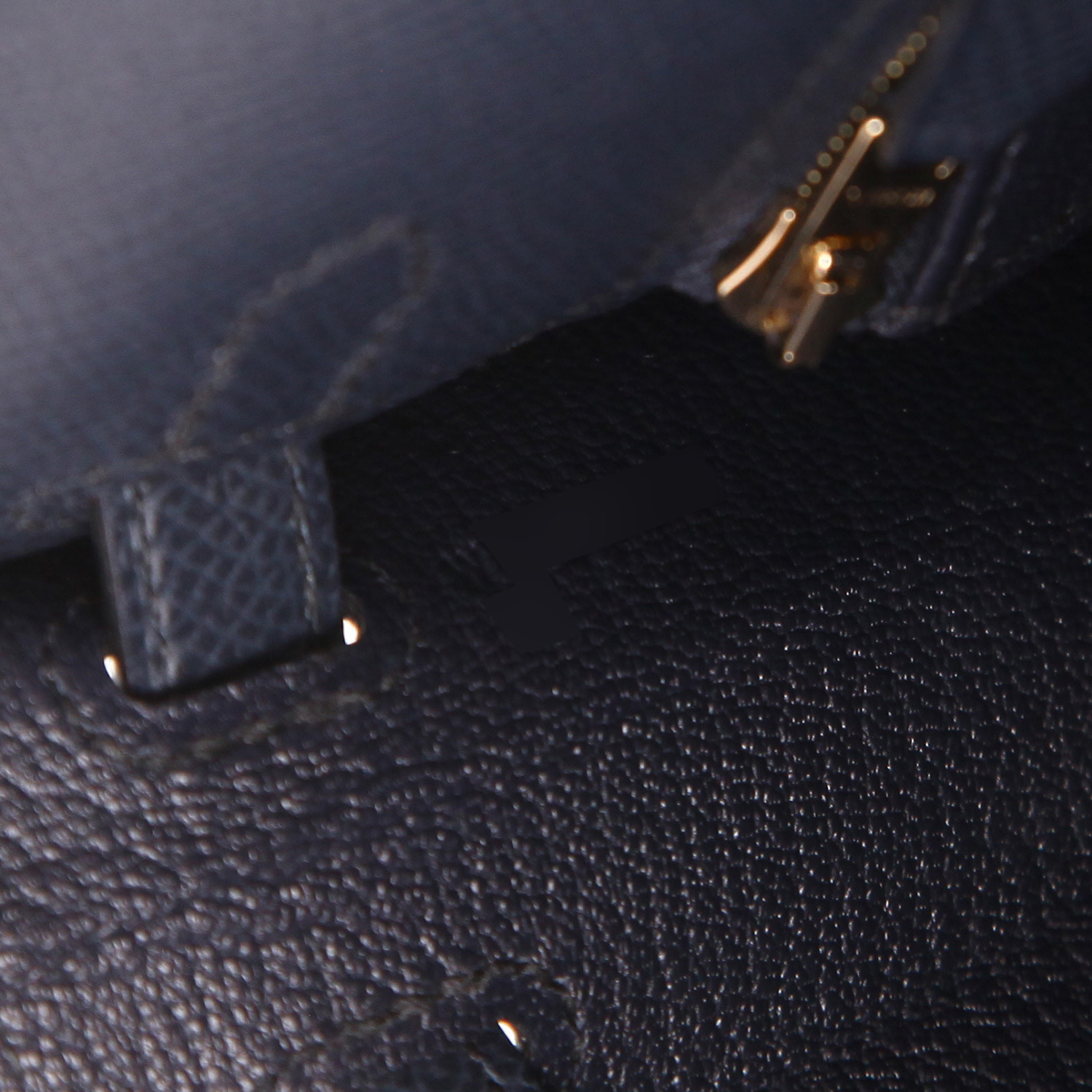 Hermès  Kelly 25 cm handbag  in indigo blue epsom leather - Detail D4