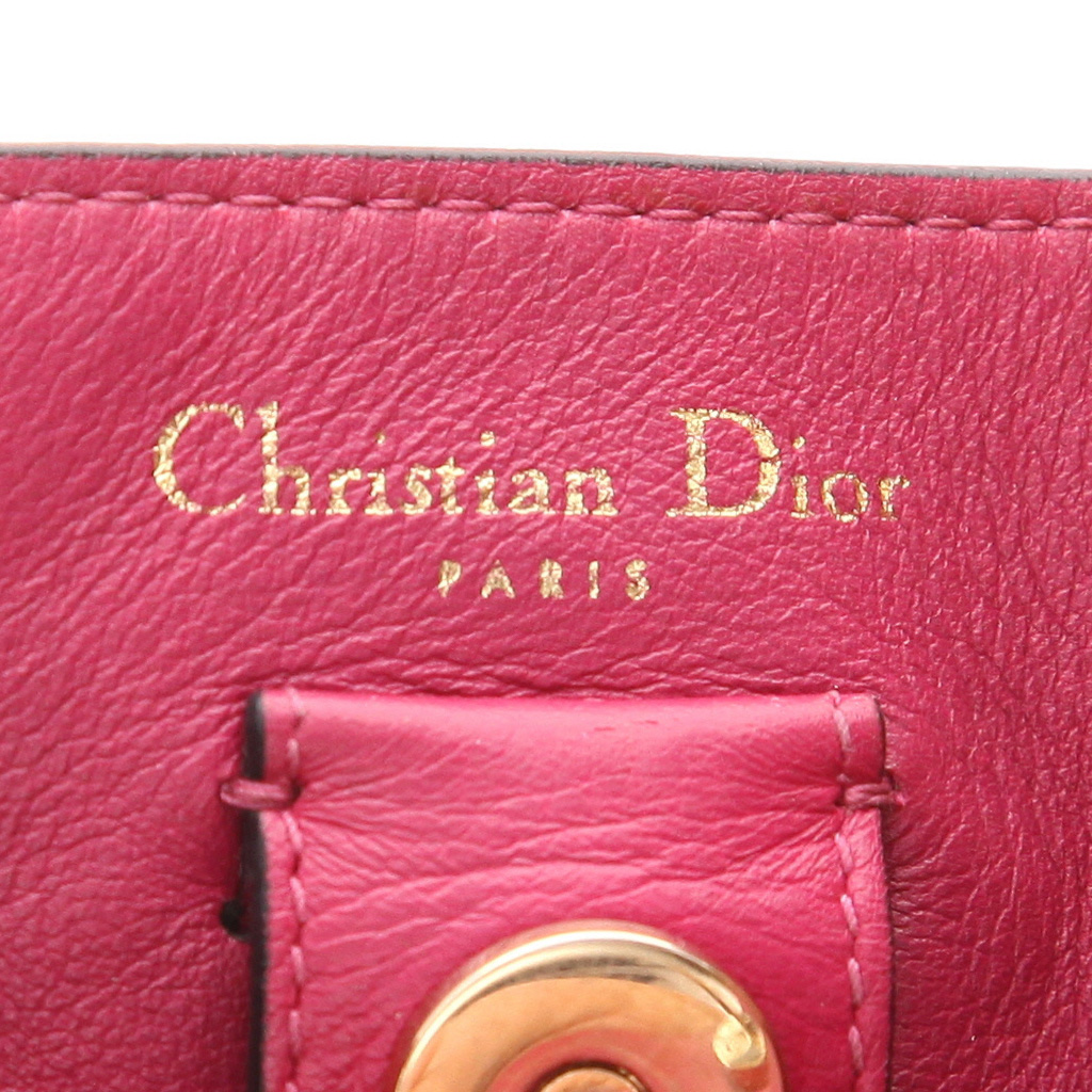 Sac à main Dior  Diorissimo en cuir grainé noir - Detail D2