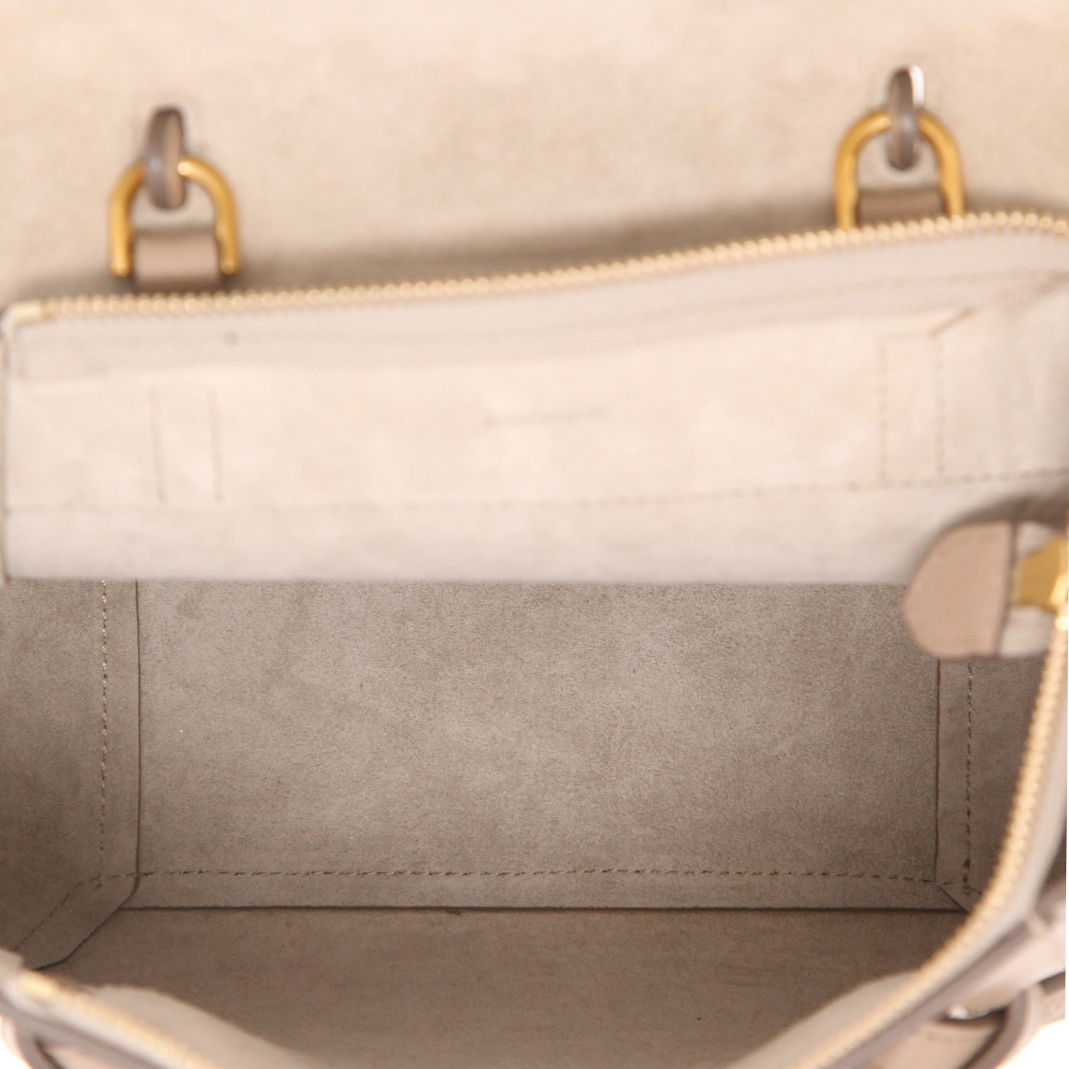 Celine  Belt Nano shoulder bag  in beige grained leather - Detail D3