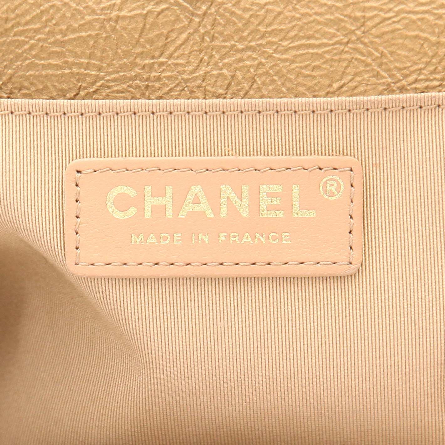 Sac bandoulière Chanel  Boy en cuir verni matelassé bronze - Detail D2