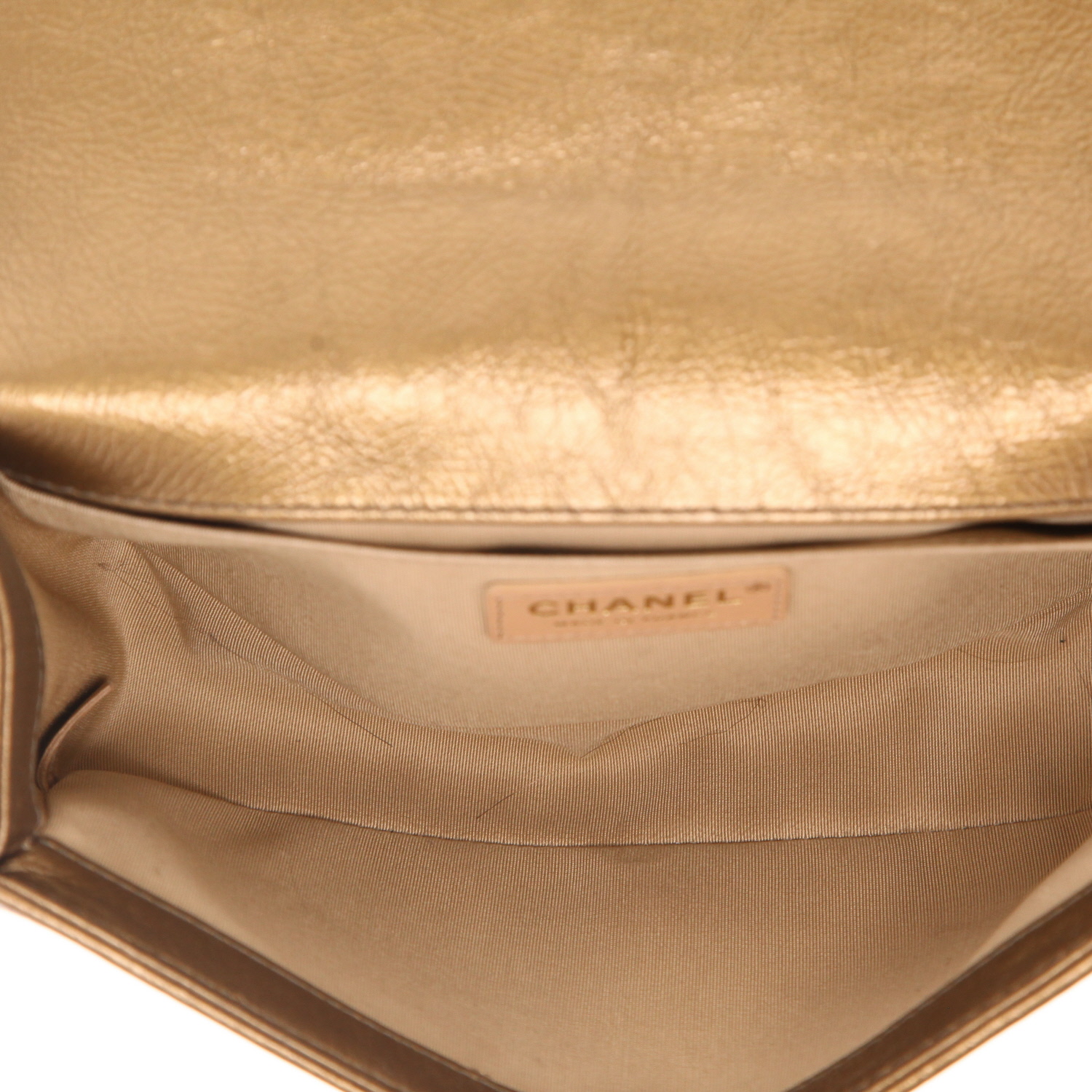 Bolso bandolera Chanel  Boy en charol acolchado bronce - Detail D3