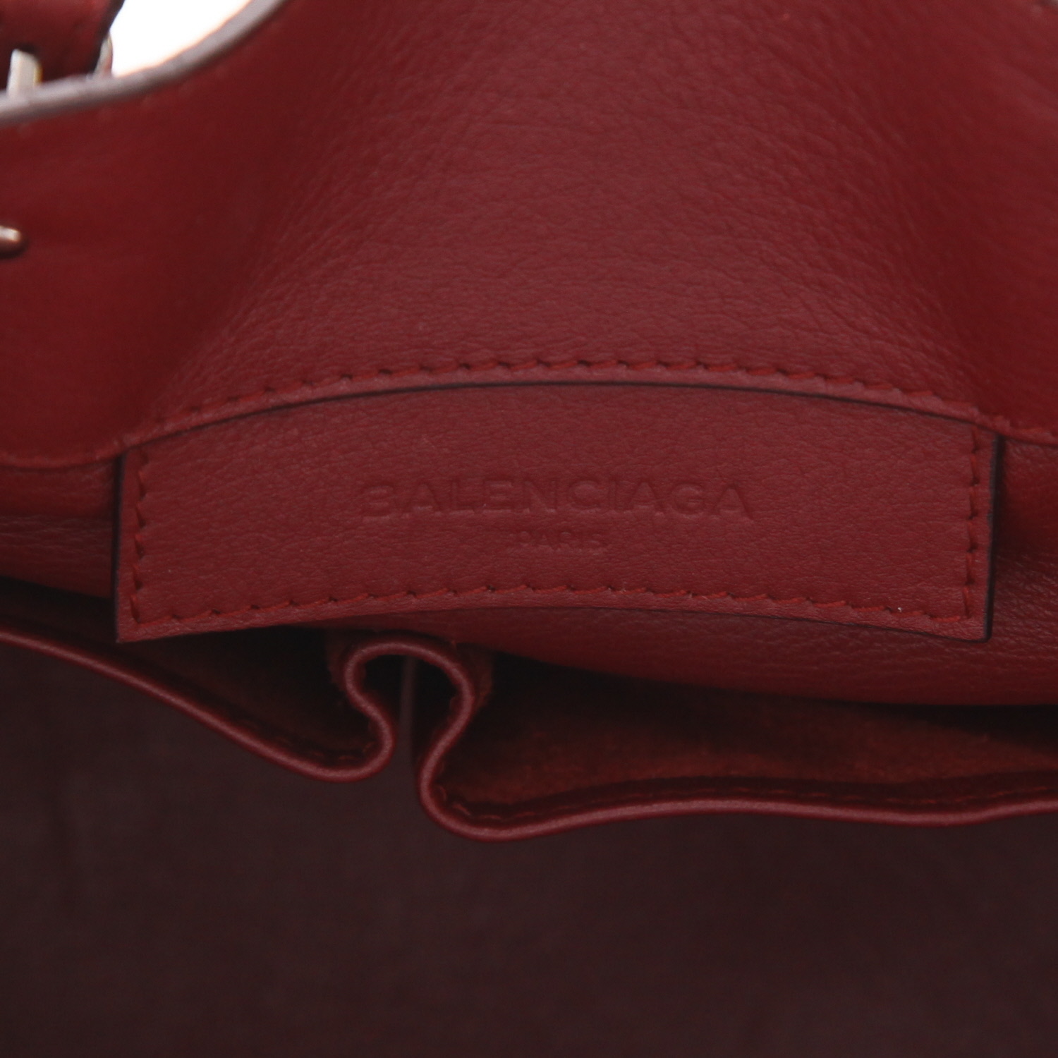 Sac cabas Balenciaga  Papier A4 en cuir lisse bordeaux - Detail D2