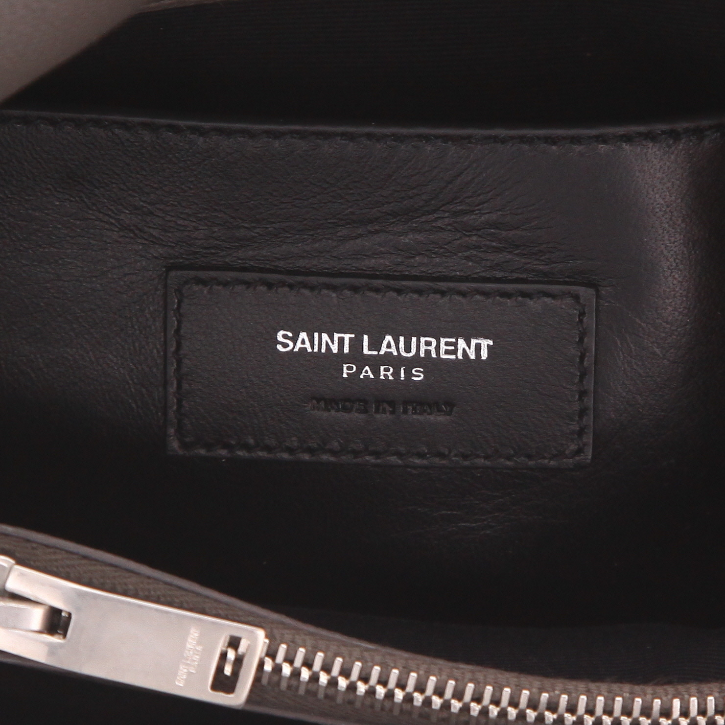 Saint Laurent  West Hollywood shoulder bag  in grey grained leather - Detail D2