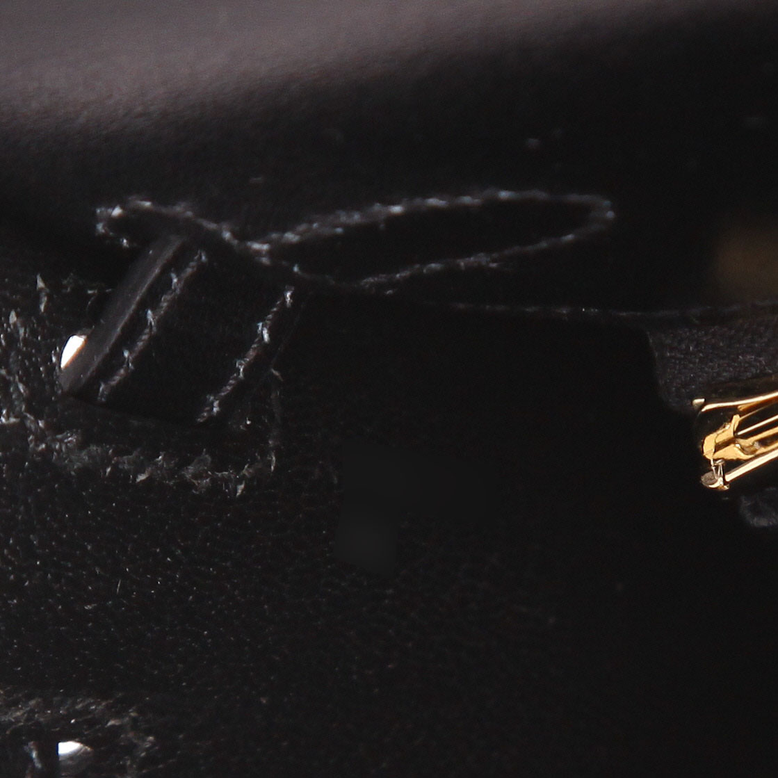 Bolso de mano Hermès  Kelly 25 cm en cuero box negro - Detail D4