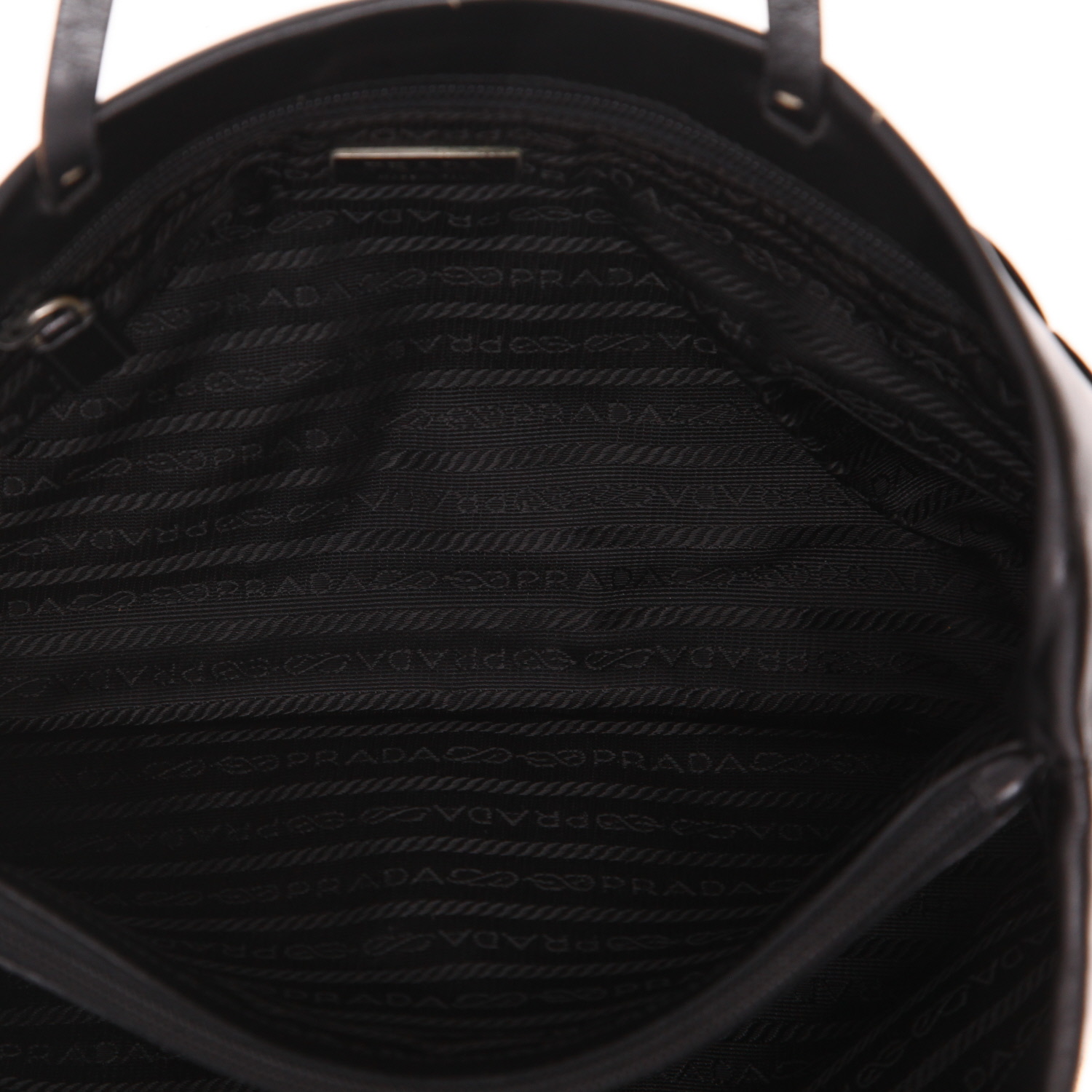 Sac à main Prada   en cuir noir - Detail D3