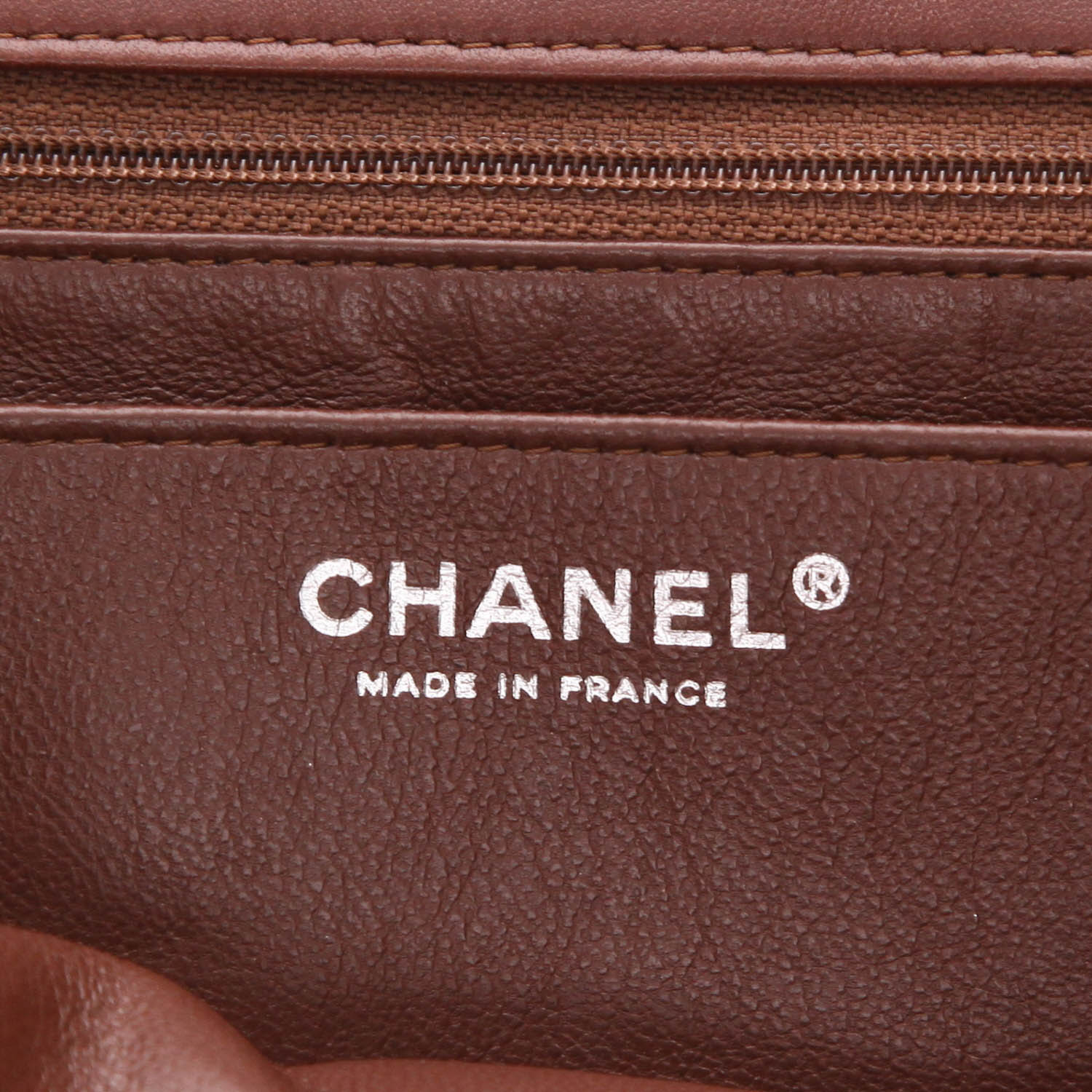 Bolso bandolera Chanel  Timeless Jumbo en cuero acolchado marrón - Detail D2