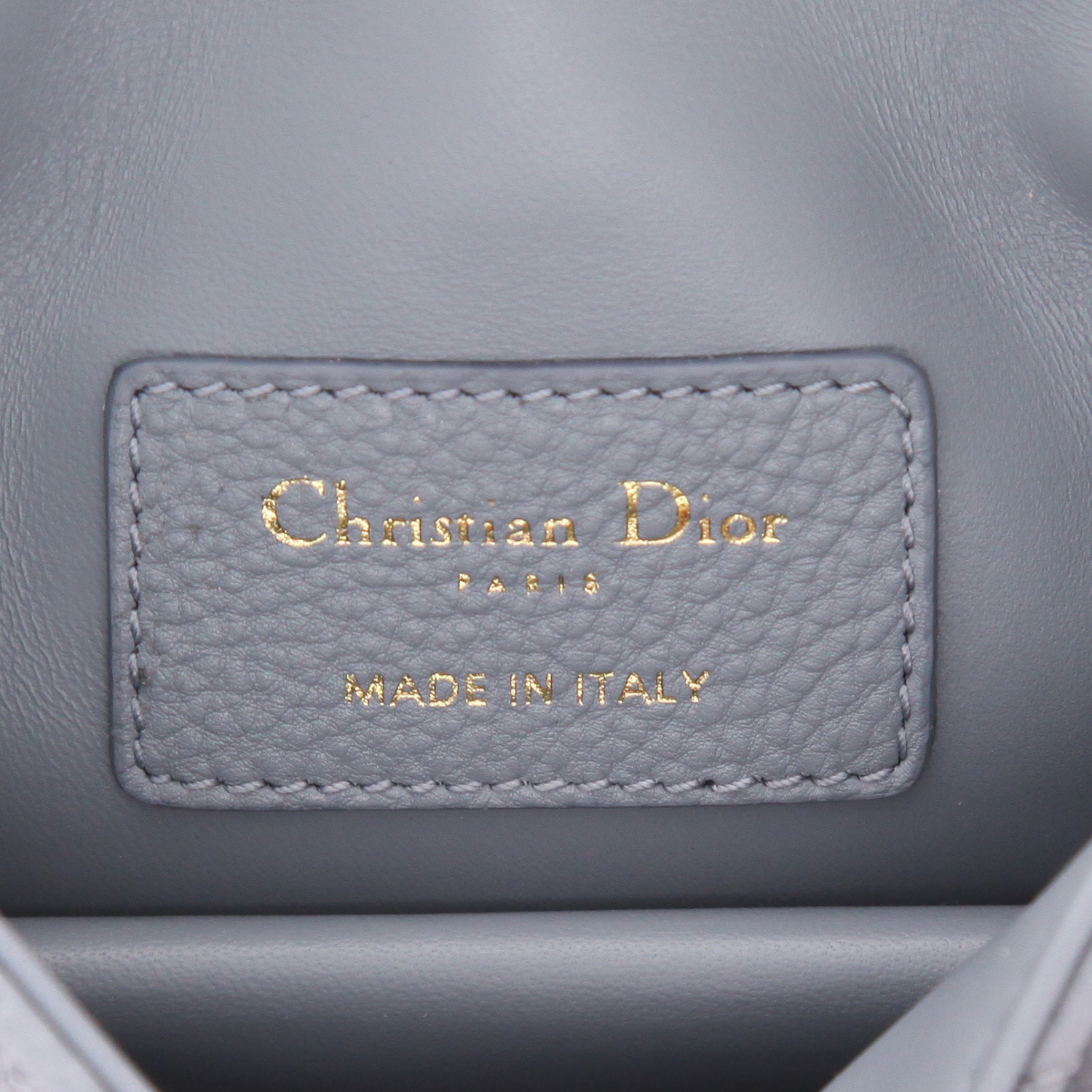 Bolso bandolera Dior  Caro mini  en cuero cannage azul - Detail D2