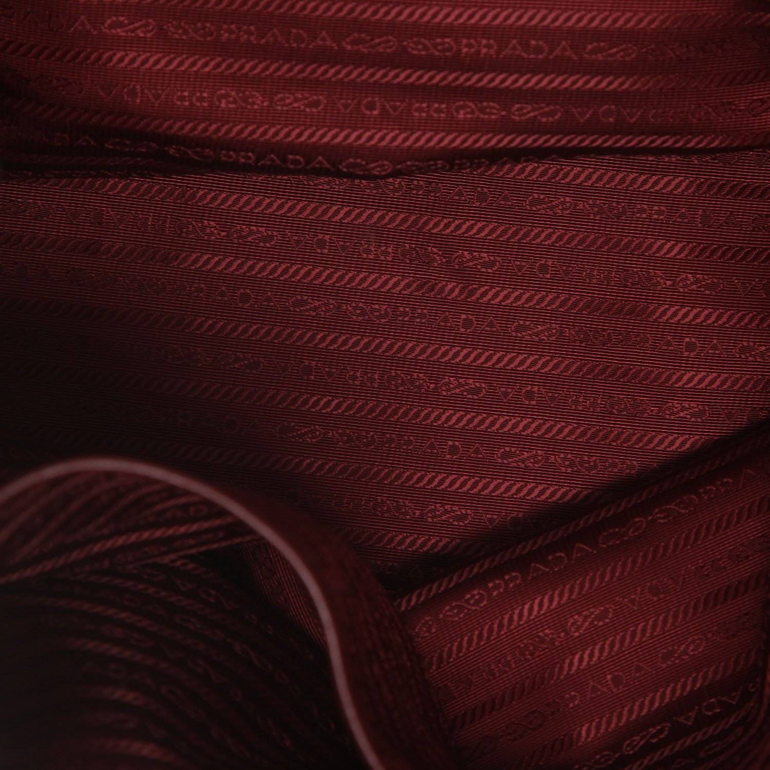 Sac à main Prada   en cuir bordeaux - Detail D3