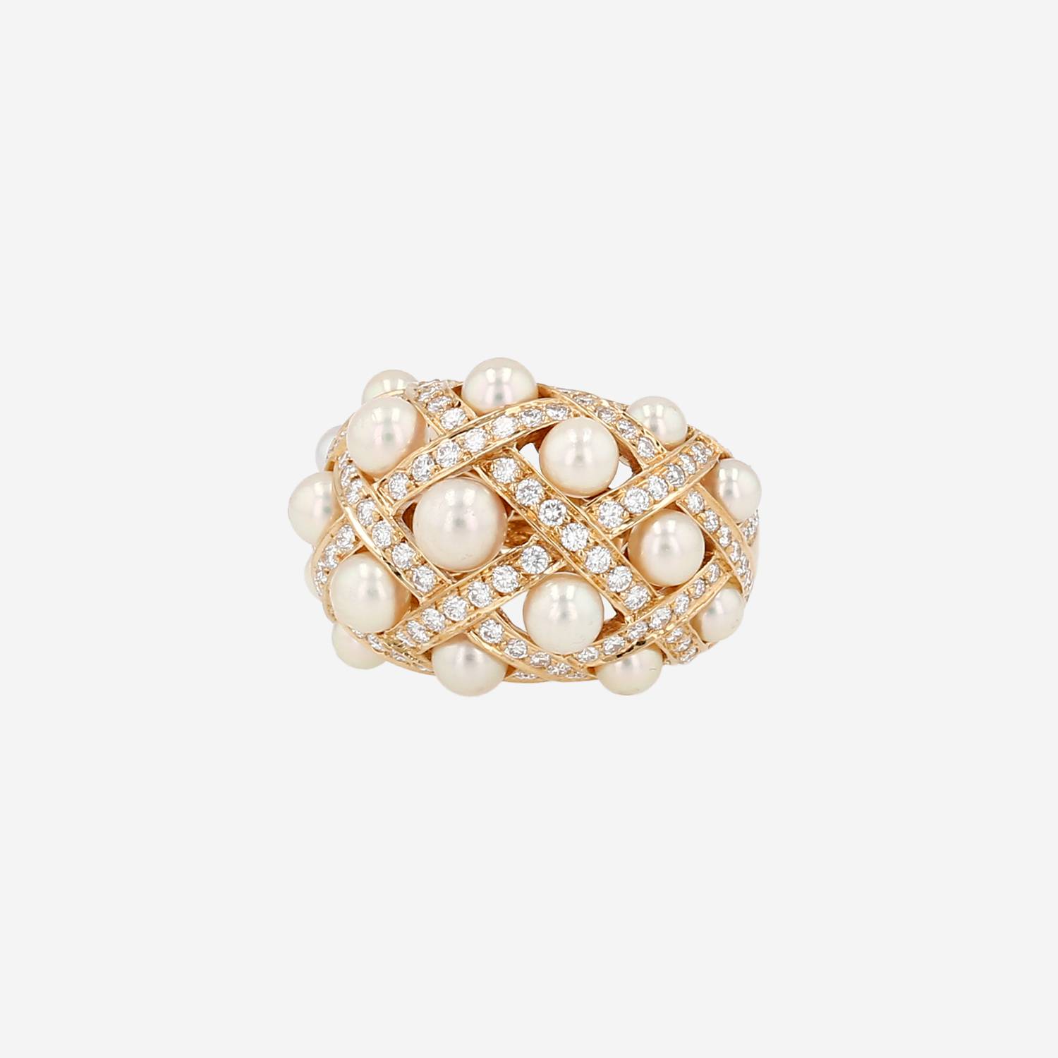 Bague Chanel Baroque moyen modèle en or jaune, perles de culture et diamants Bague Chanel Baroque moyen modèle en or jaune, perles de culture et diamants