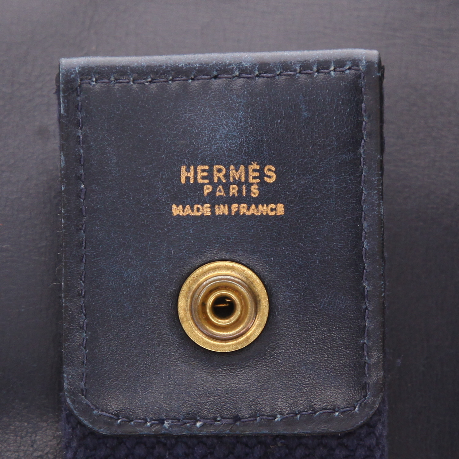 Bolso de mano Hermès  Tsako en cuero box azul marino - Detail D2