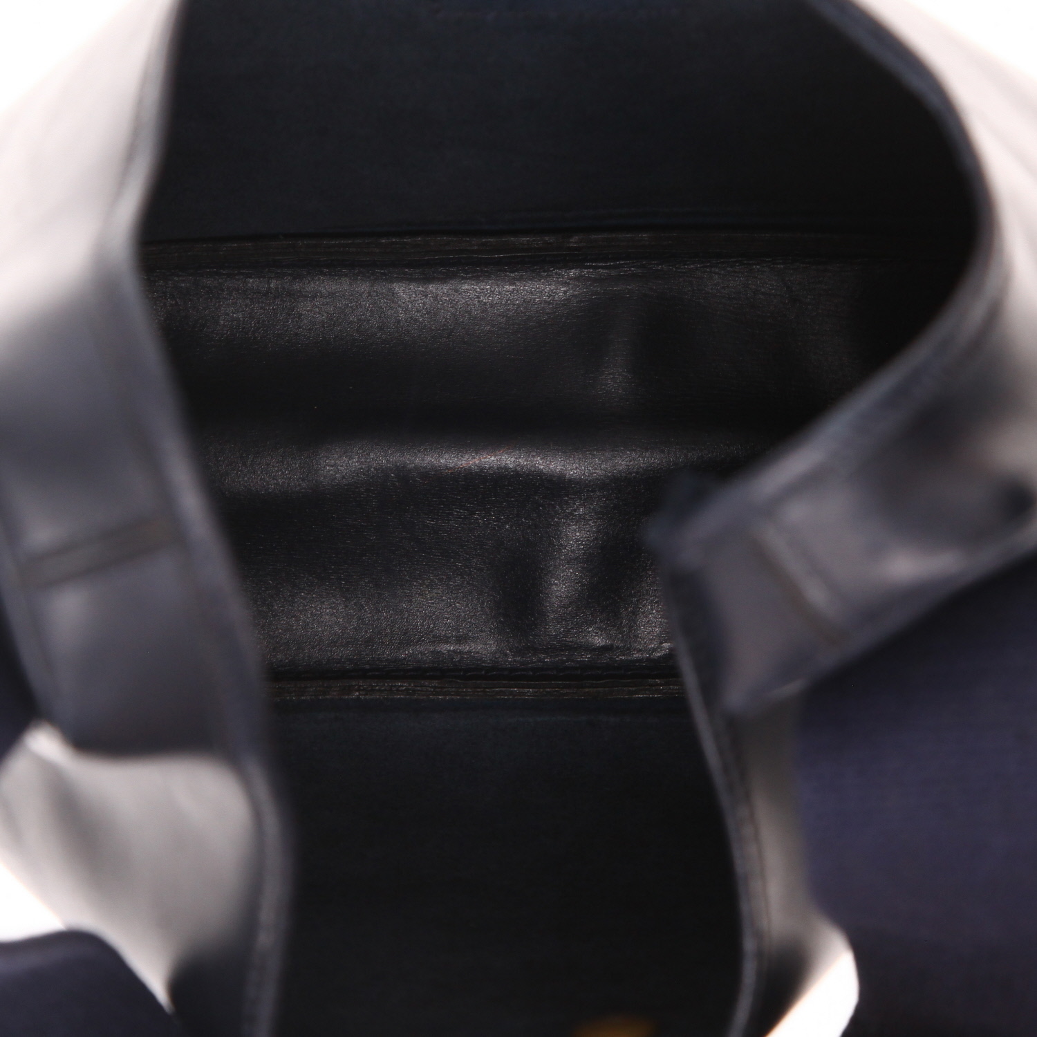 Sac à main Hermès  Tsako en cuir box bleu-marine - Detail D3