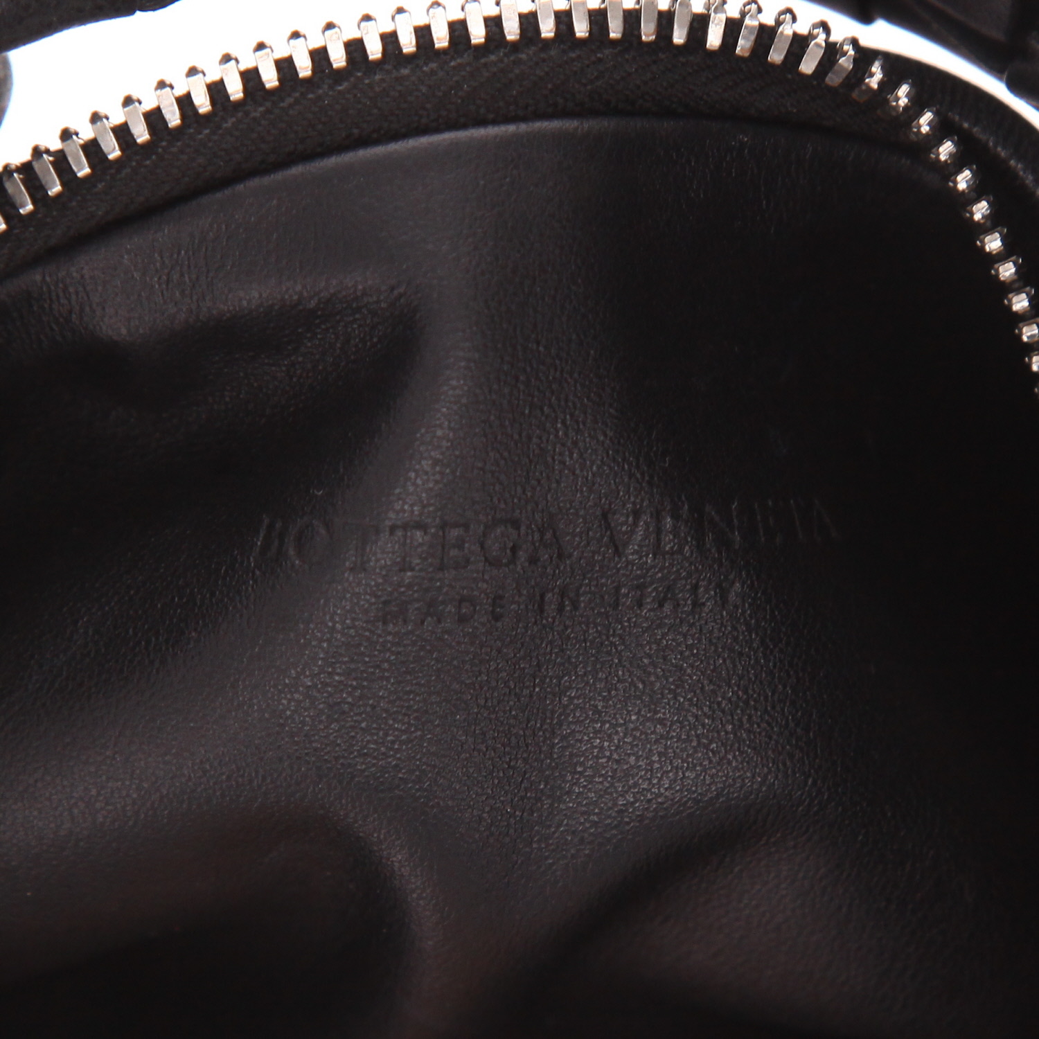 Bolso de mano Bottega Veneta  Mini Jodie en cuero intrecciato negro - Detail D2