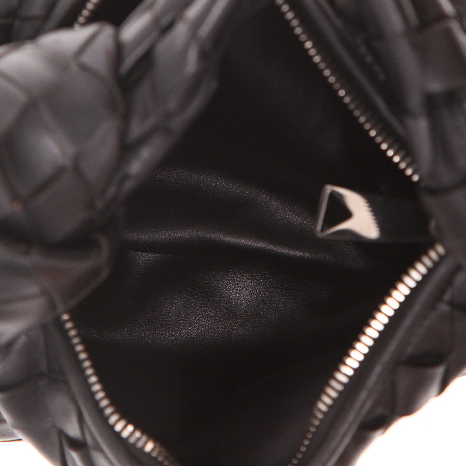 Sac à main Bottega Veneta  Mini Jodie en cuir intrecciato noir - Detail D3