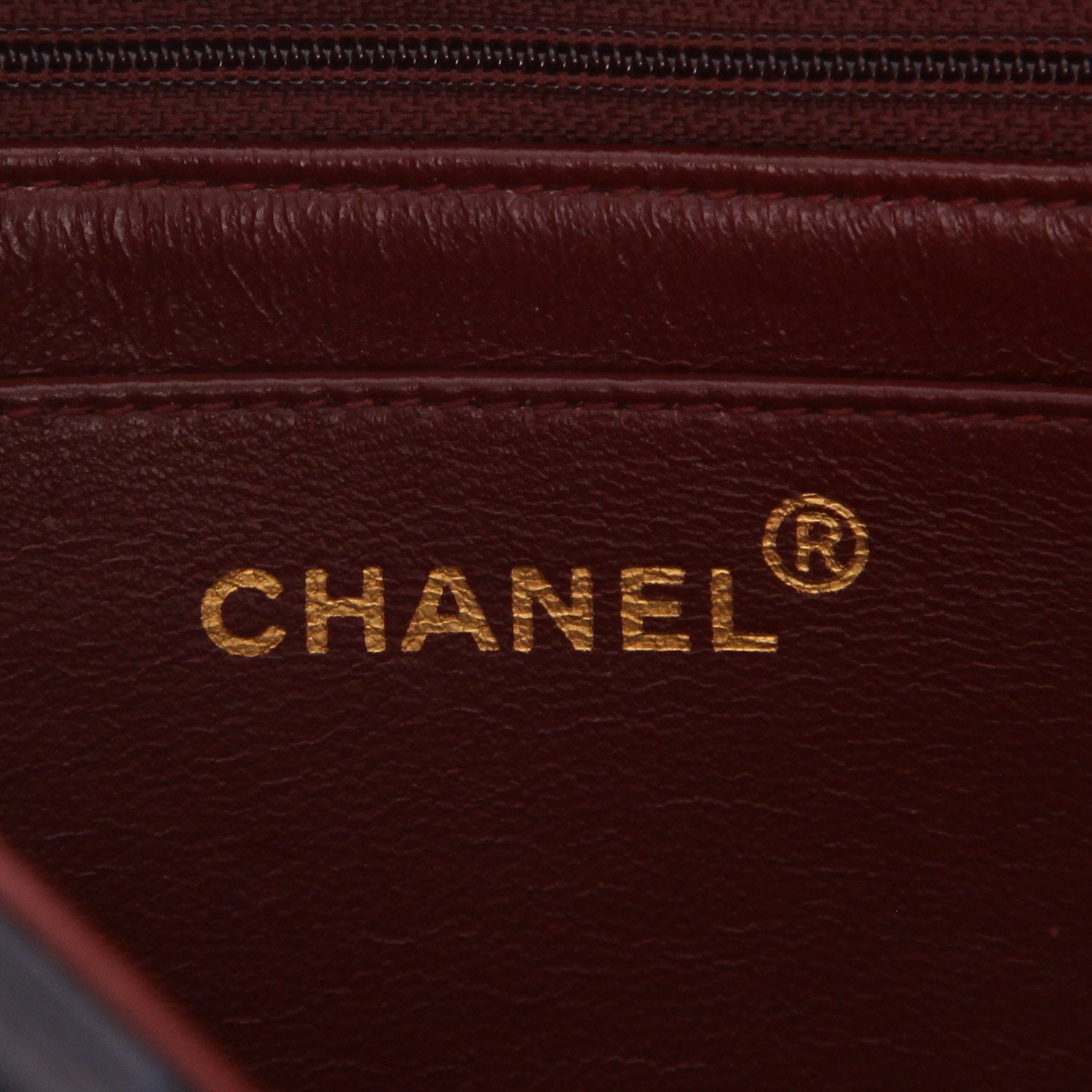 Bolso bandolera Chanel «Timeless Classic» de piel acolchada Bleu Marine - Detail D2