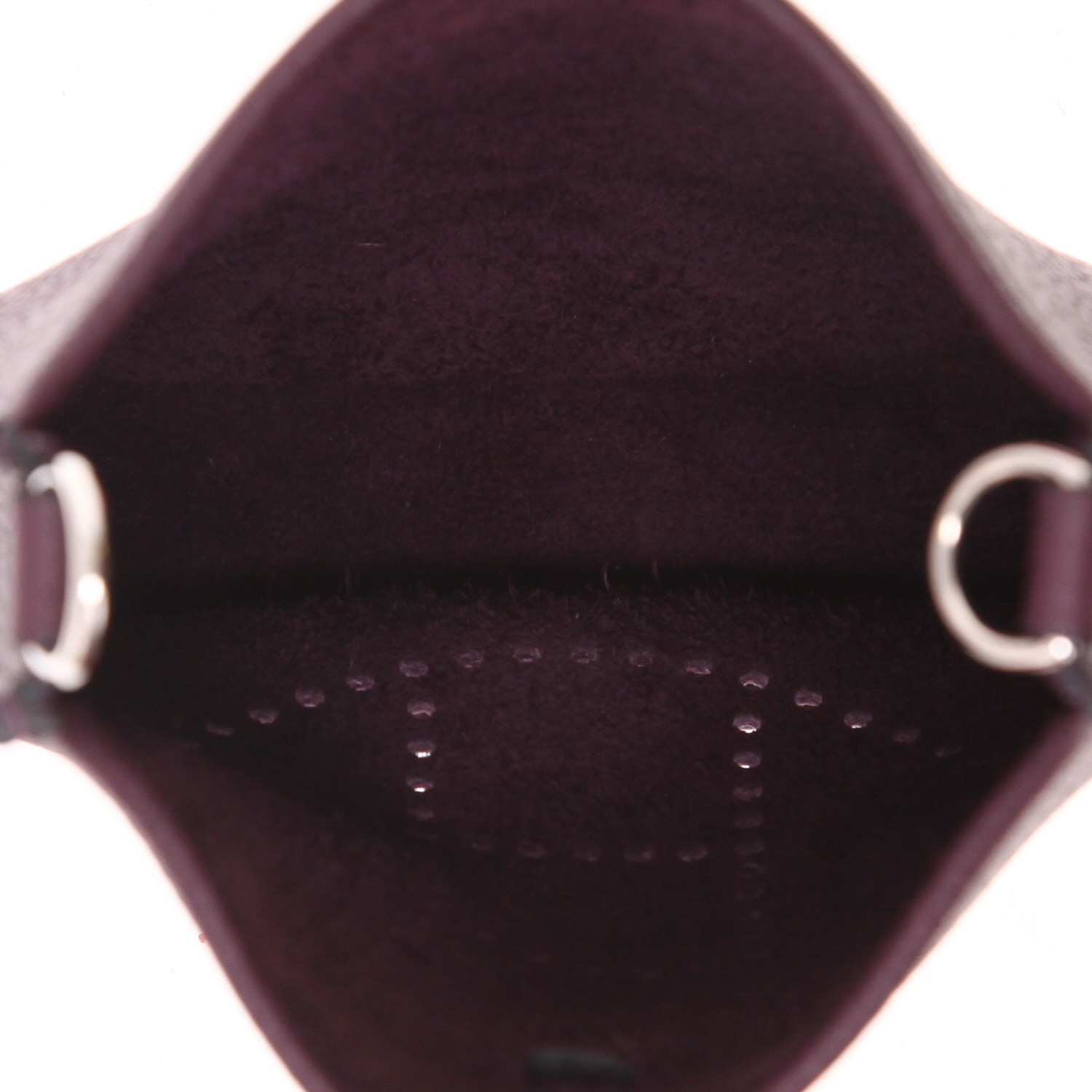 Bolso bandolera Hermès  Mini Evelyne en cuero taurillon clémence violeta Cassis - Detail D3