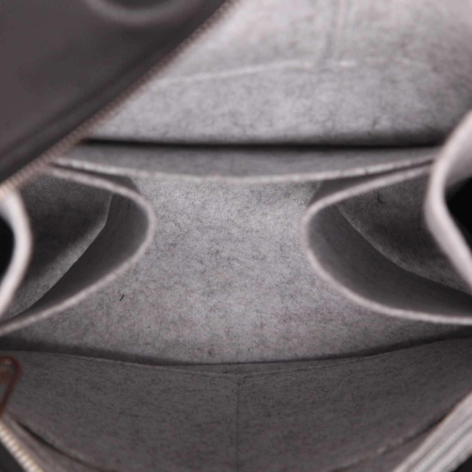 Zaino Louis Vuitton  Discovery in pelle nera e grigia - Detail D3