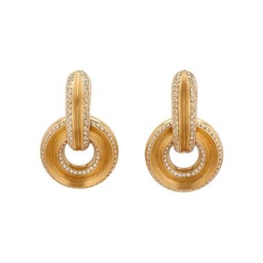 Vintage  earrings in yellow gold and diamonds