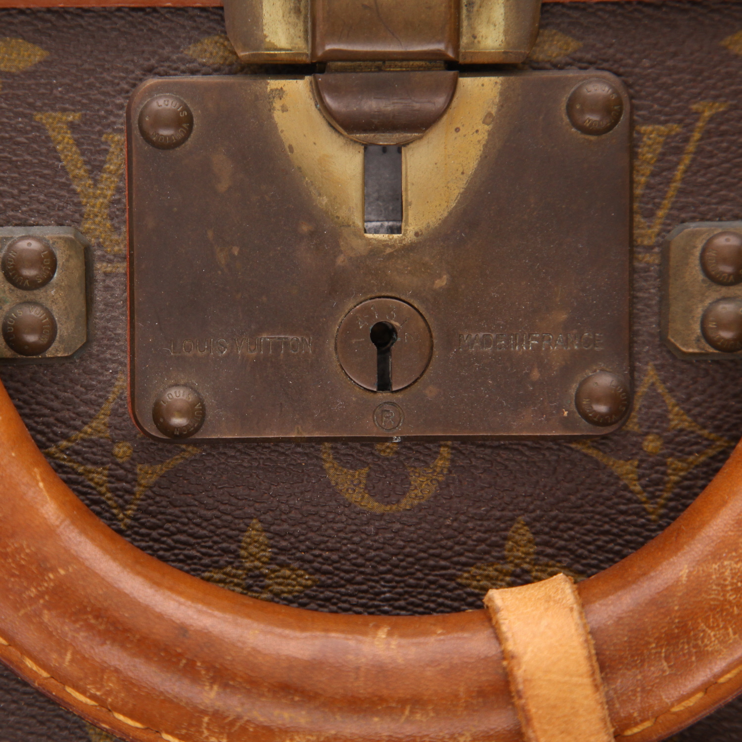 Maleta Louis Vuitton Alzer 70 en lona Monogram marrón y cuero natural - Detail D2