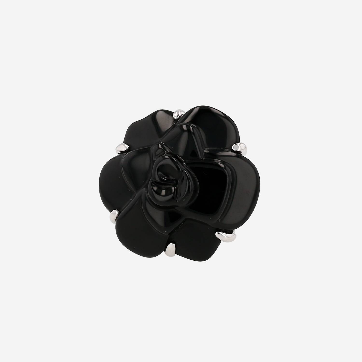 Chanel Camelia large model ring in white gold and onyx Chanel Camelia large model ring in white gold and onyx