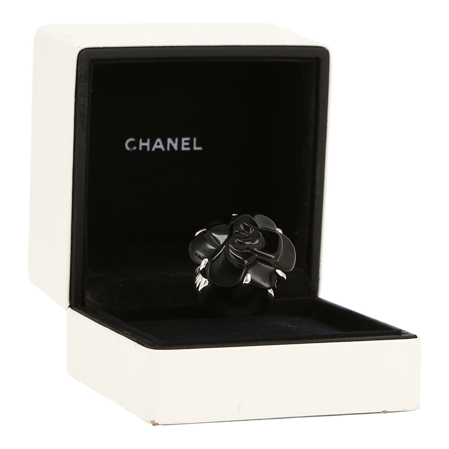 Chanel Camelia large model ring in white gold and onyx - Detail D2