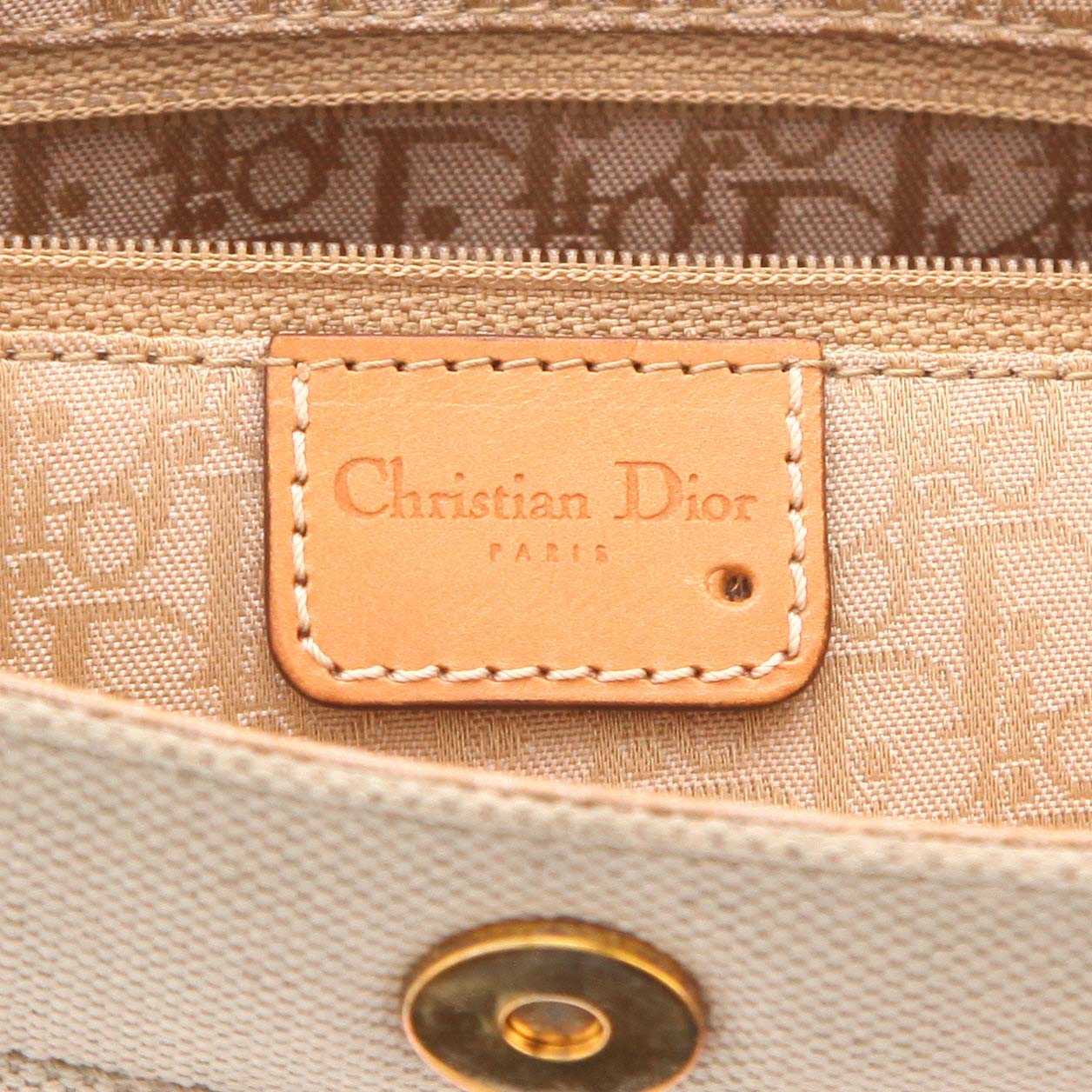 Bolso de mano Dior  Colombus en lona caqui y cuero marrón - Detail D2