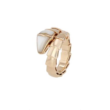 Bague Bulgari Serpenti Viper en or rose et nacre (Turbo Marmoratus)
