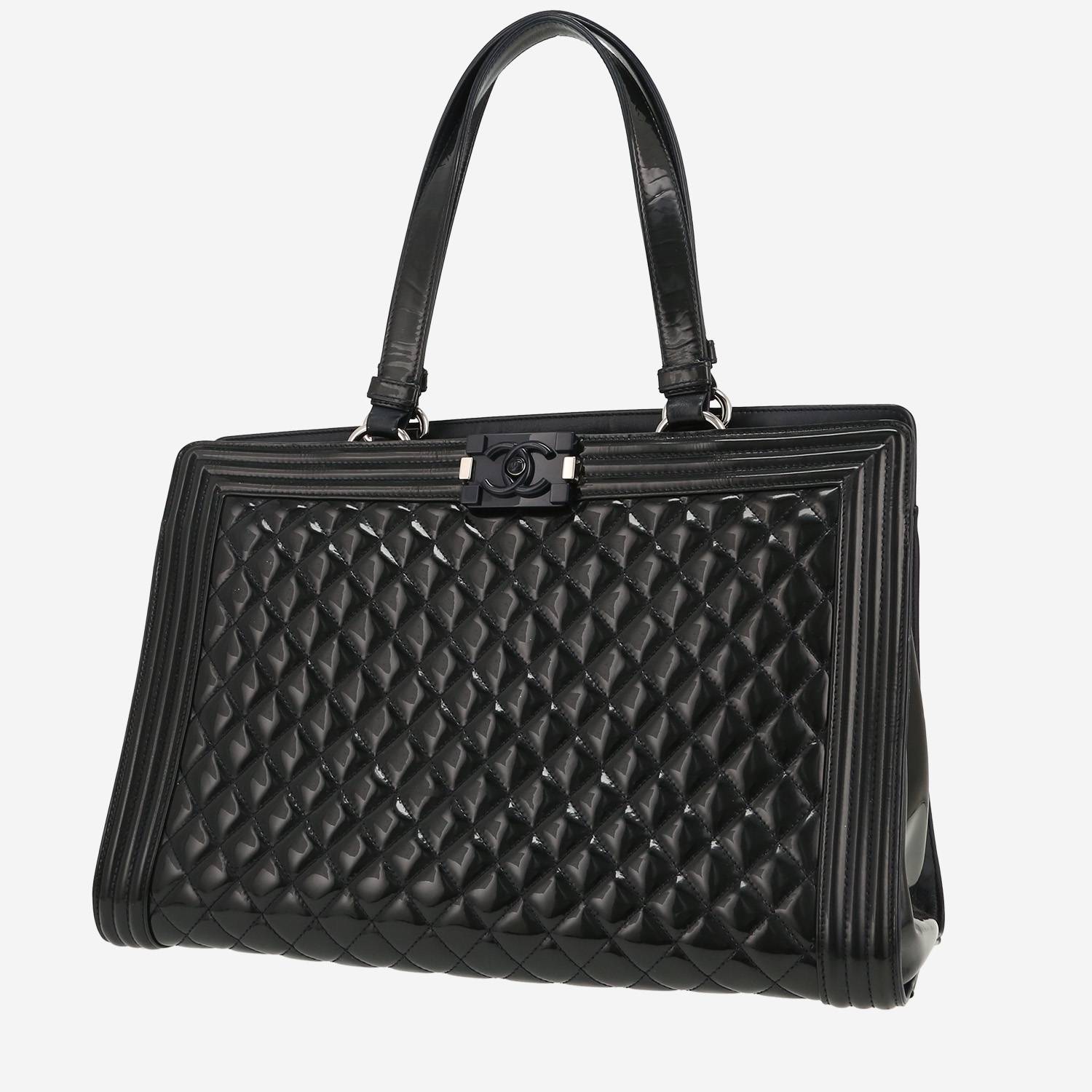 Chanel  Boy handbag  in navy blue patent quilted leather