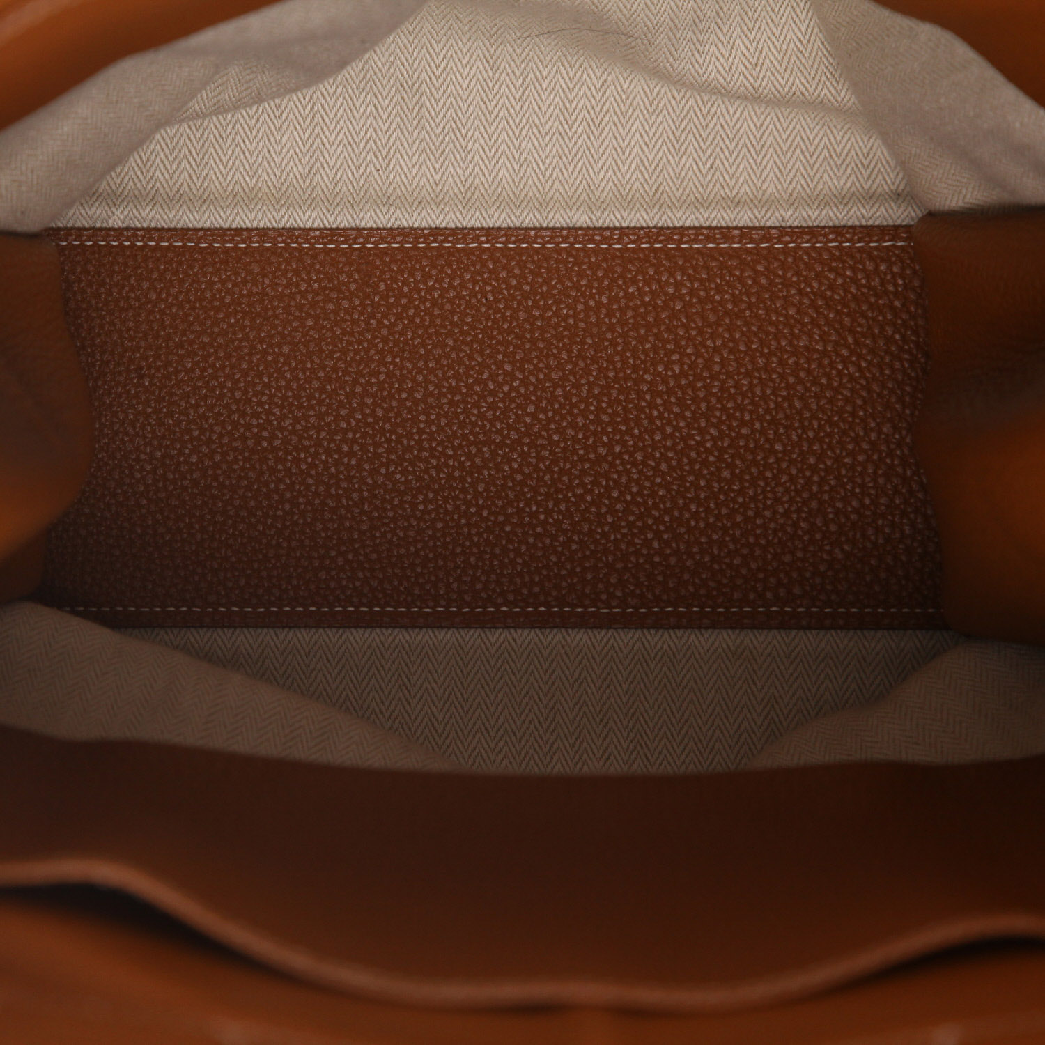 Bolso de mano Hermès   en cuero togo color oro - Detail D3