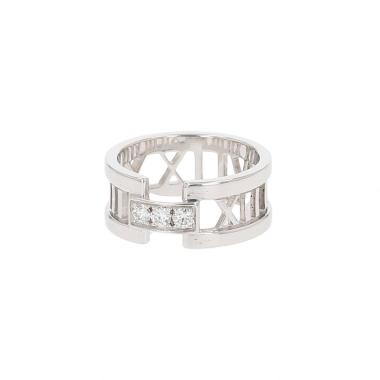 Anello Tiffany 
Co Atlas in oro bianco e diamanti Anello Tiffany 
Co Atlas in oro bianco e diamanti