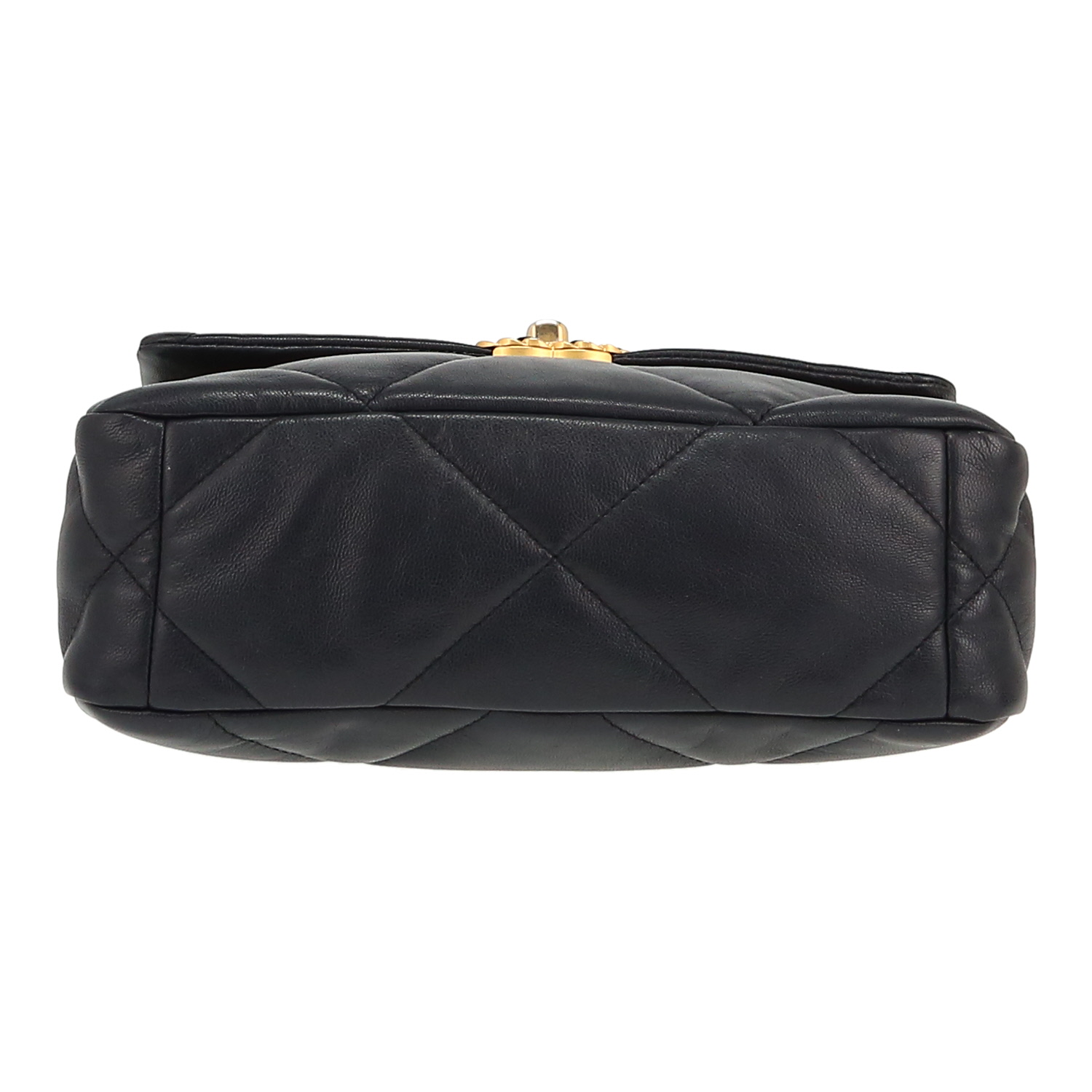 Chanel  19 shoulder bag  in navy blue quilted leather - Detail D1