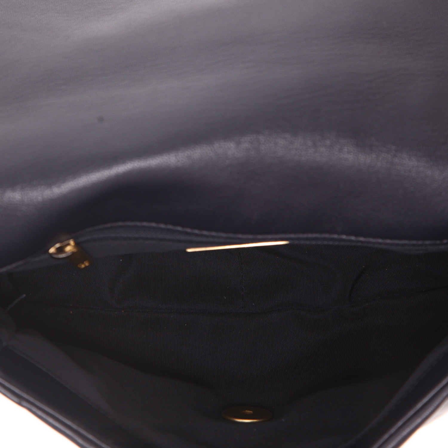 Bolso bandolera Chanel  19 modelo mediano  en cuero acolchado azul marino - Detail D3