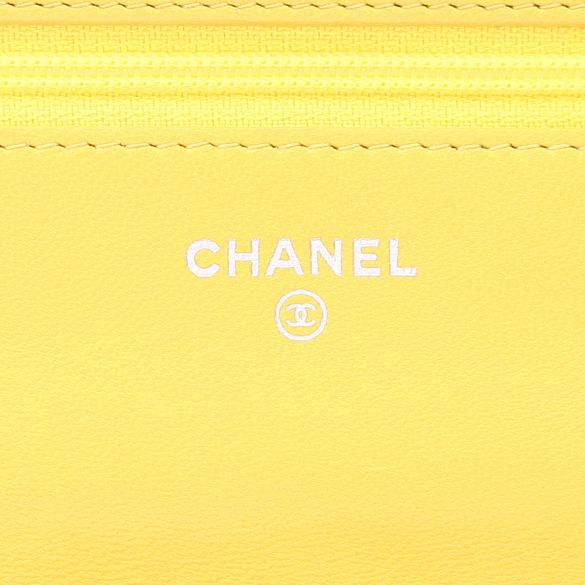 Chanel  Wallet on Chain shoulder bag  in yellow quilted leather - Detail D2
