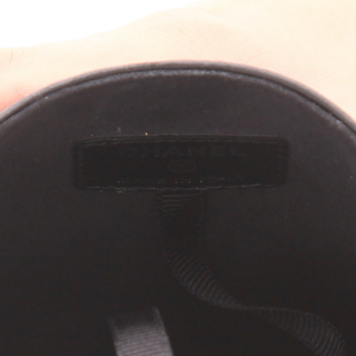 Pochette Chanel   en cuir matelassé noir - Detail D2