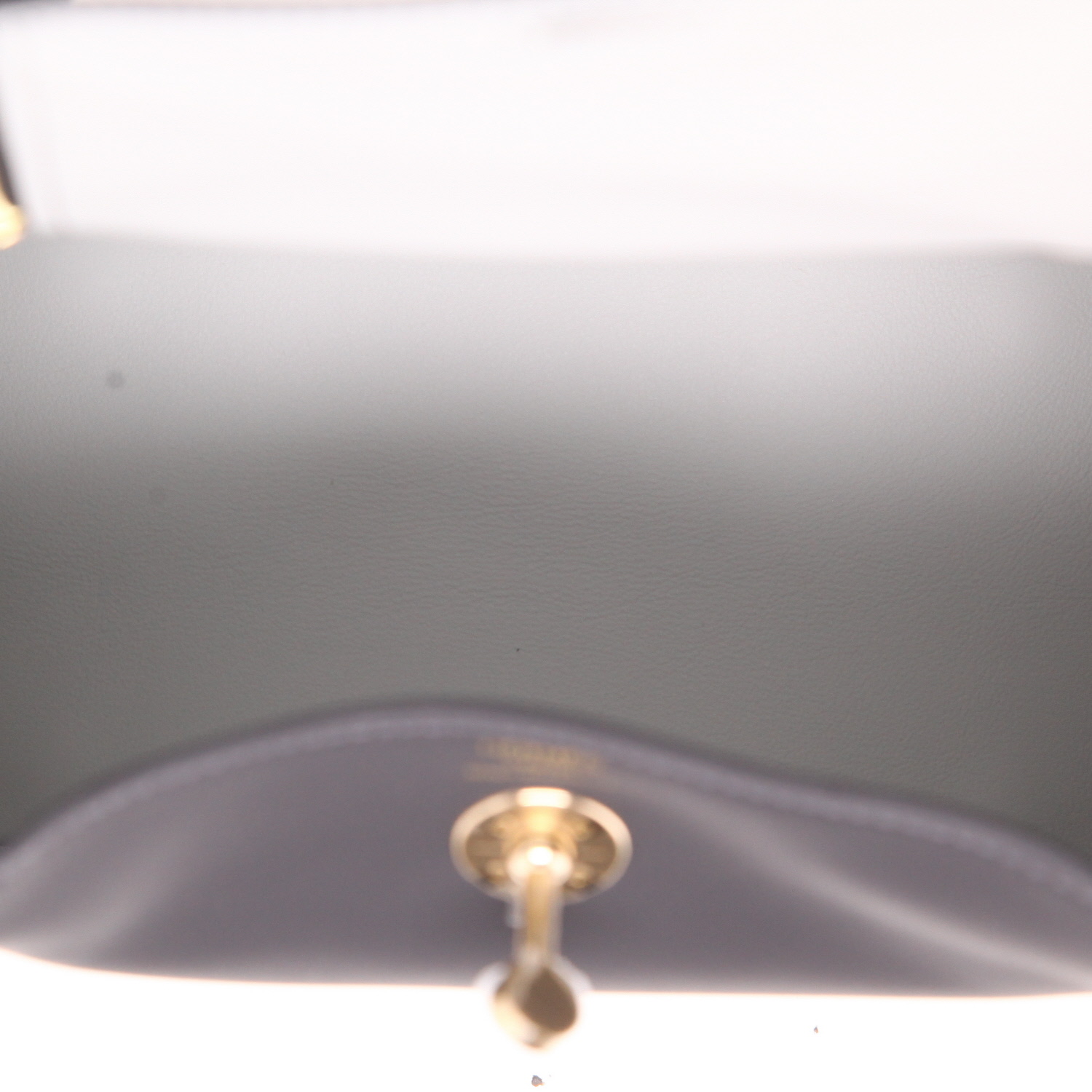 Sac bandoulière Hermès  Lindy mini  en cuir Swift gris Ardoise - Detail D3