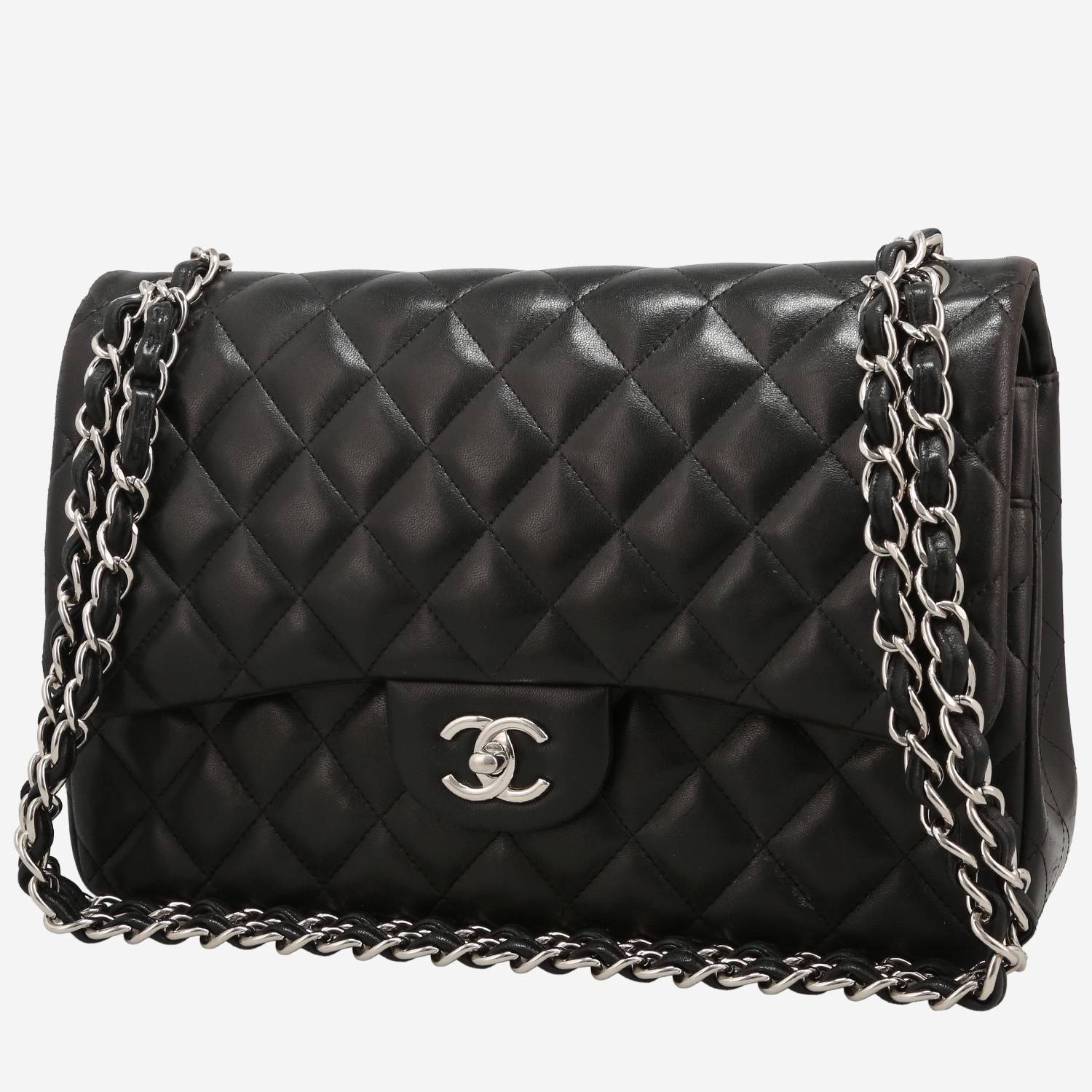 Chanel  Timeless Jumbo shoulder bag  in black quilted leather