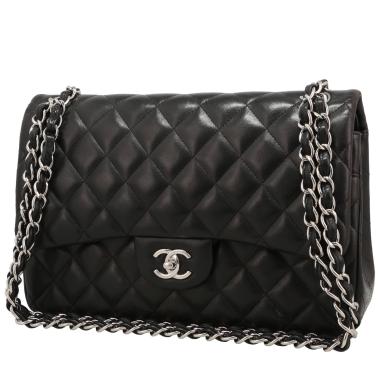 Chanel  Timeless Maxi Jumbo shoulder bag  in black quilted leather