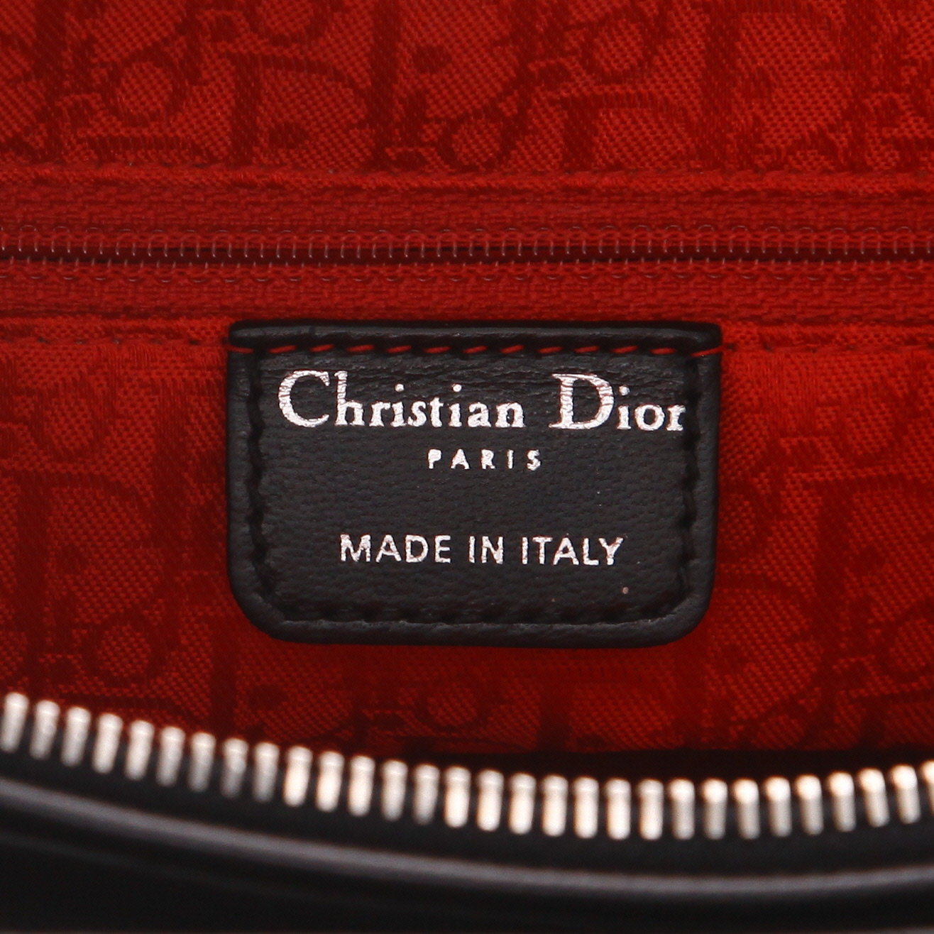 Sac à main Dior  Lady Dior en cuir cannage noir - Detail D2