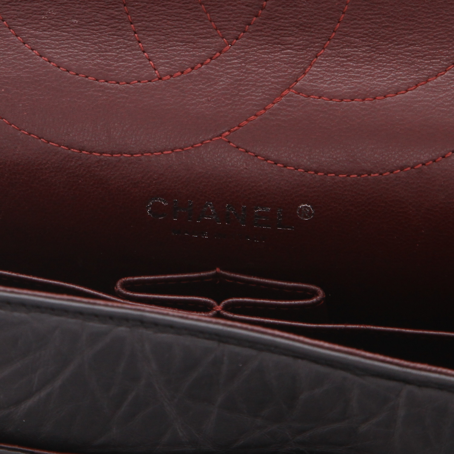 Sac bandoulière Chanel  2.55 en cuir matelassé noir - Detail D2