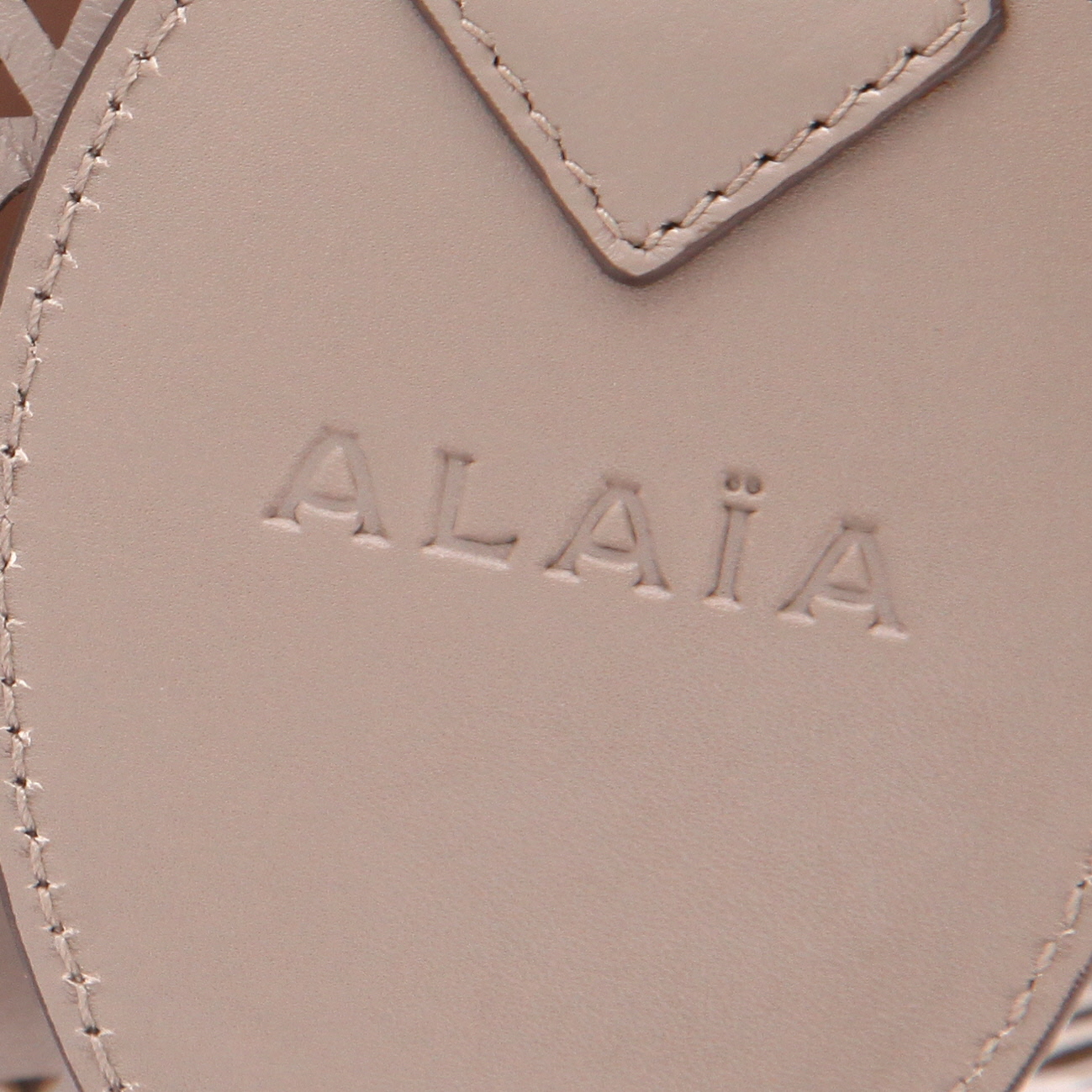 Sac à main Alaïa   en cuir taupe - Detail D2
