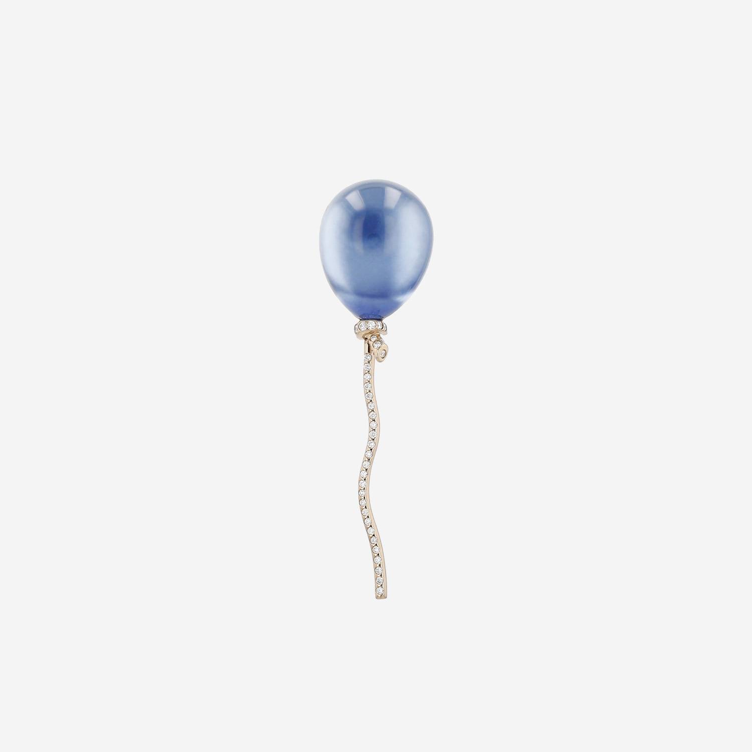 Vhernier Palloncino earring in Non-rhodium-plated white gold, rock crystal and mother of pearl
