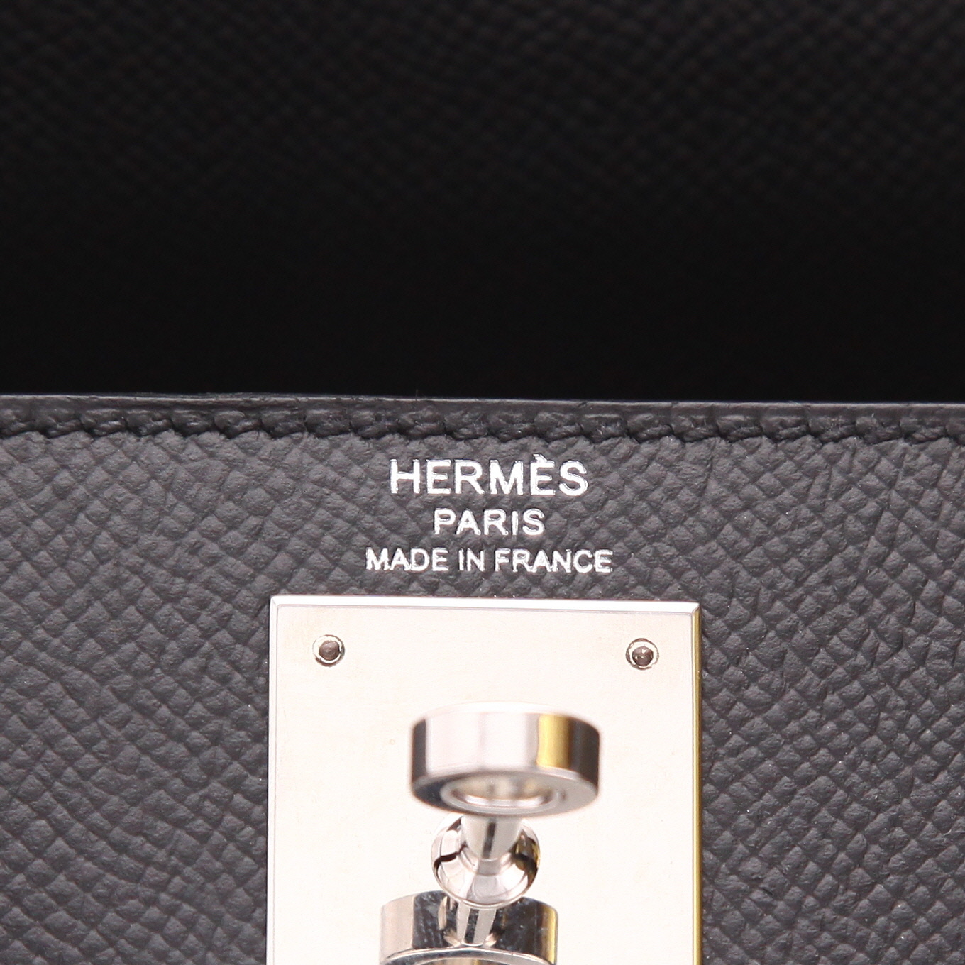 Hermès  Kelly 28 cm handbag  in black epsom leather - Detail D2