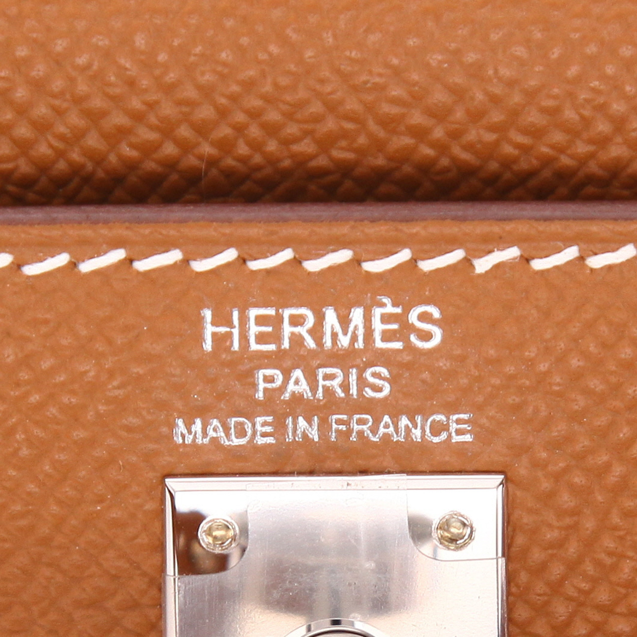 Hermès  Kelly 25 cm handbag  in gold epsom leather - Detail D2