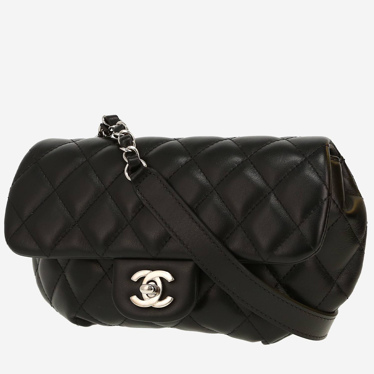 Pochette-ceinture Chanel  Pochette ceinture en cuir matelassé noir Pochette-ceinture Chanel  Pochette ceinture en cuir matelassé noir