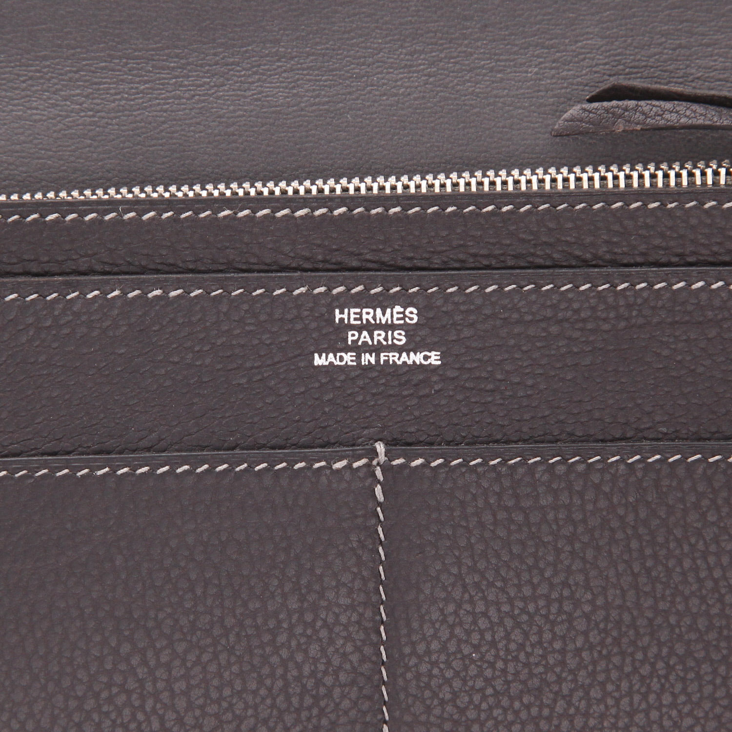 Hermès  Dogon wallet  in black grained leather - Detail D2