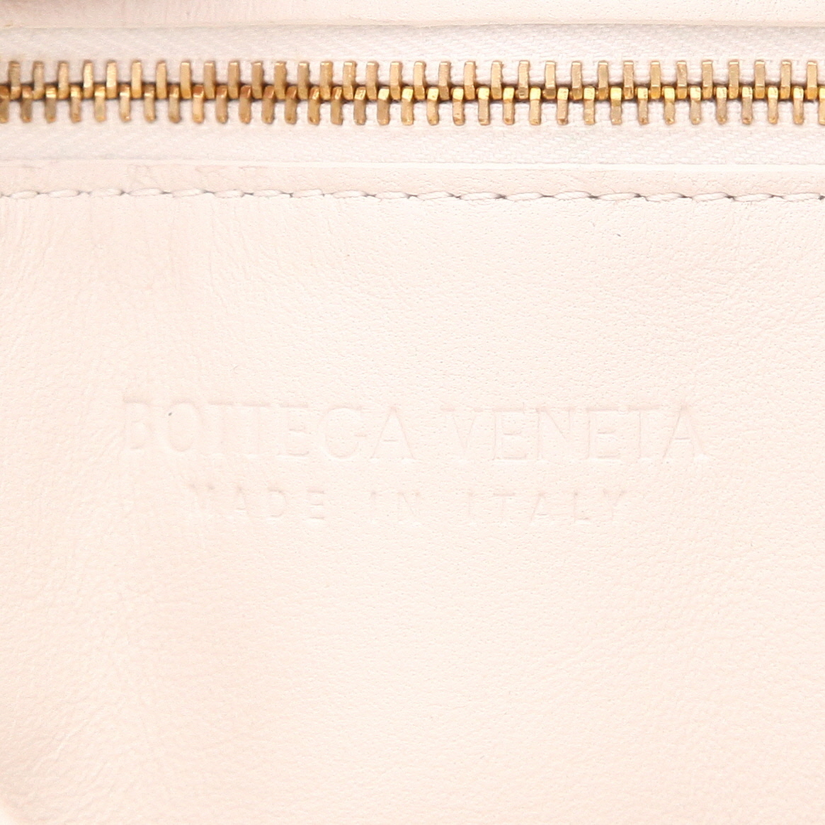 Bottega Veneta  Cassette shoulder bag  in white braided leather - Detail D2
