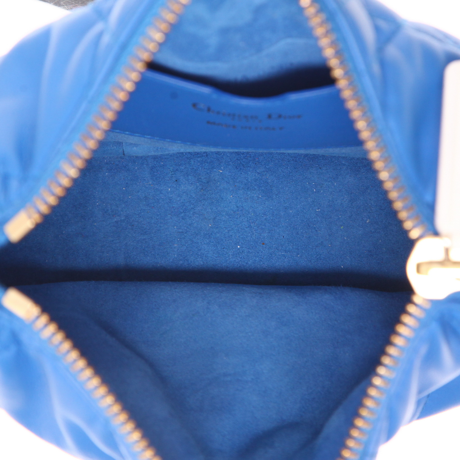 Sac à main Dior  Vibe Hobo en cuir cannage bleu et cuir blanc - Detail D3